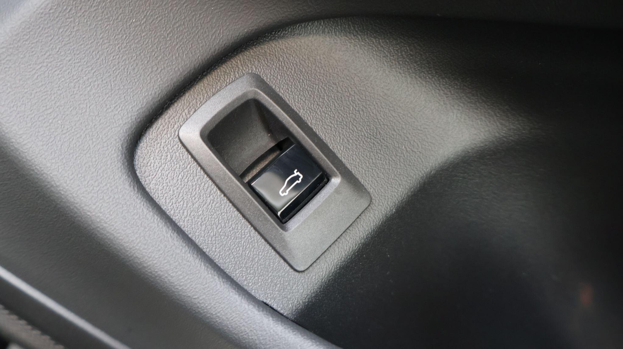 BMW 5 Series view 31