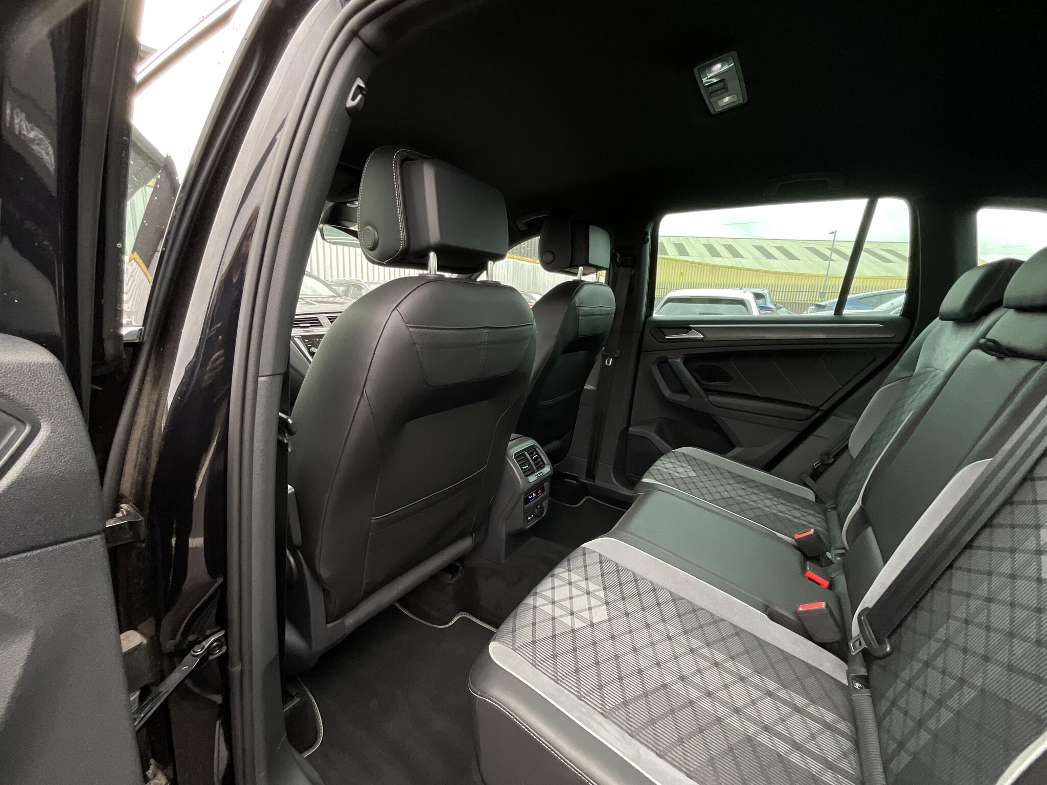 Volkswagen Tiguan view 13