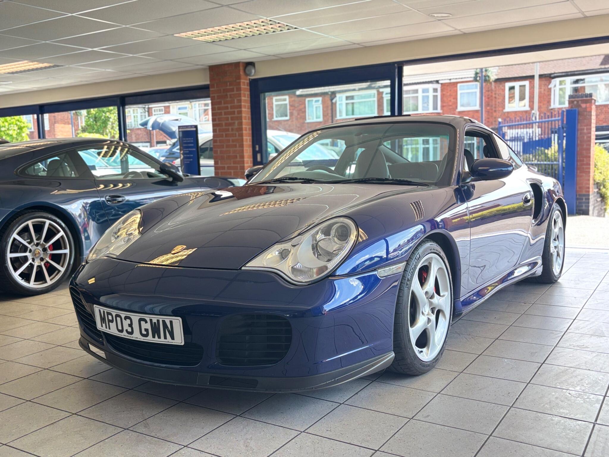 Porsche 911 view 8