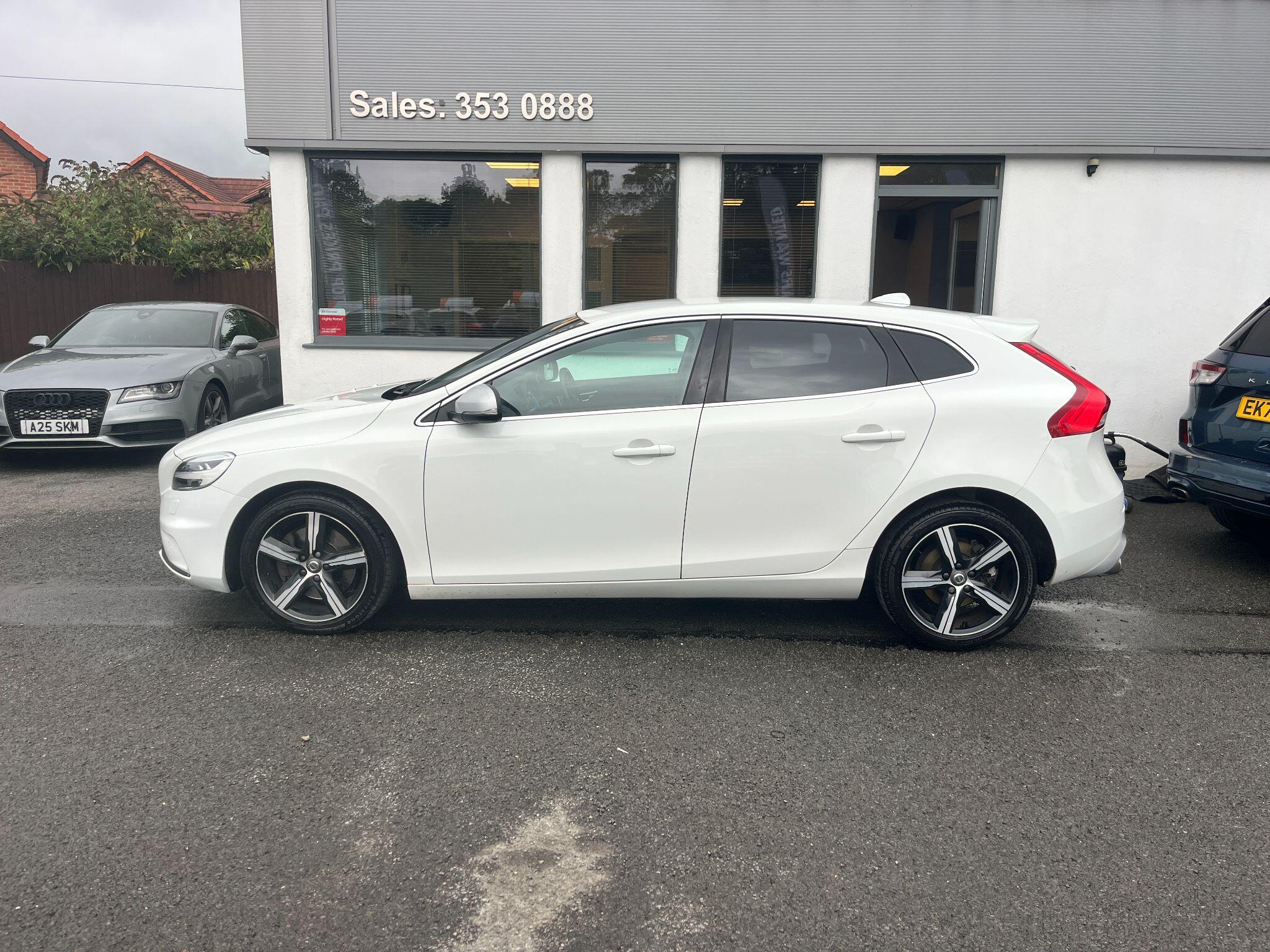 Volvo V40 view 2