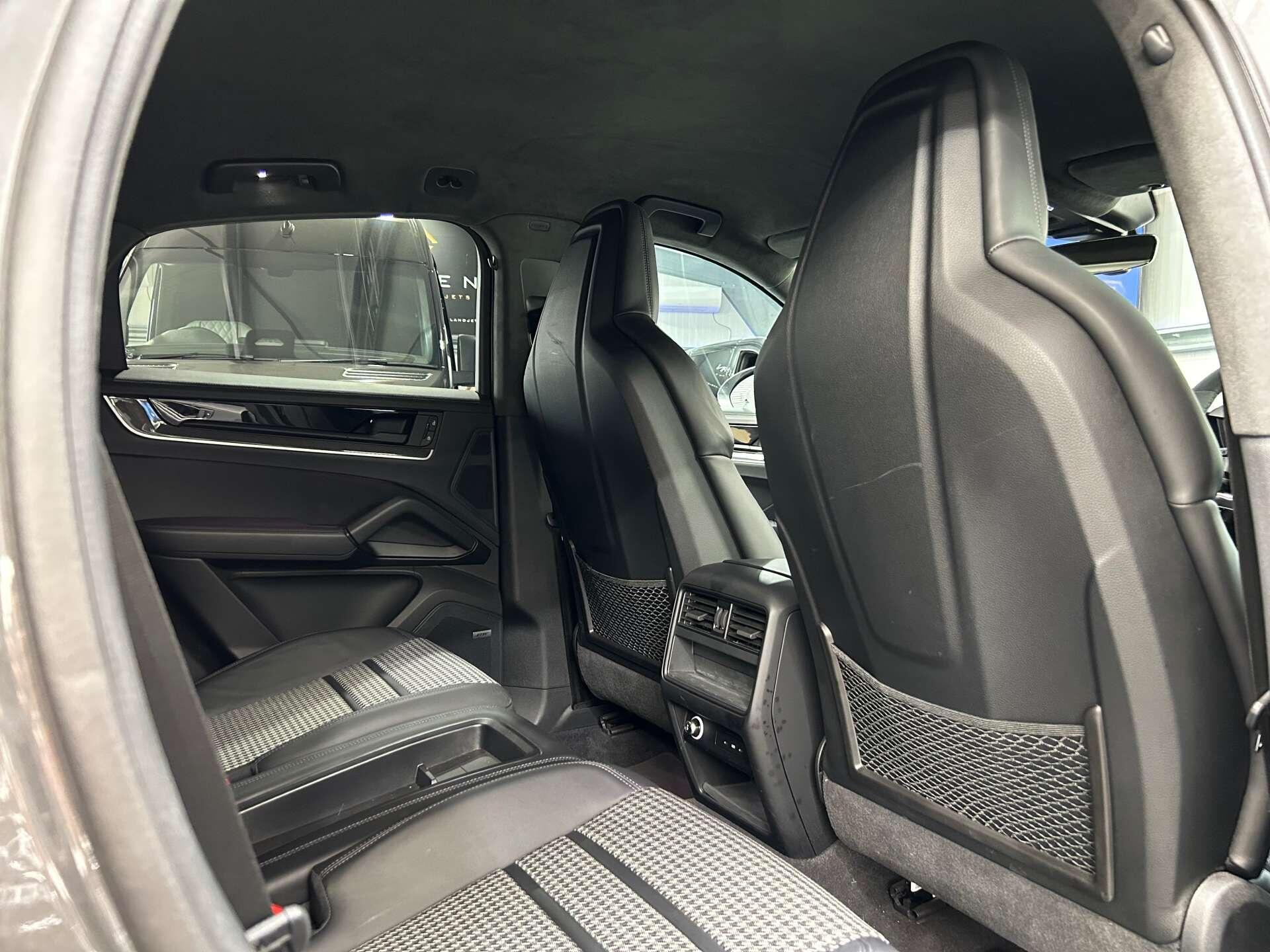Porsche Cayenne view 34