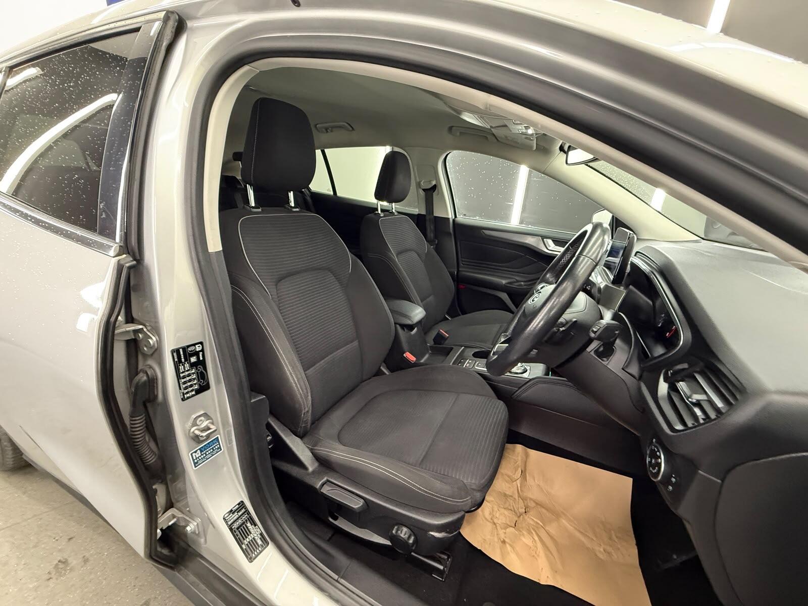 Ford Focus view 24