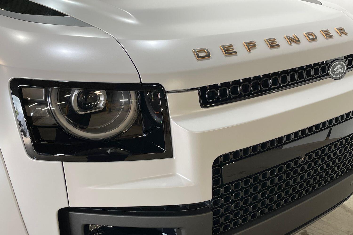 Land Rover Defender view 18