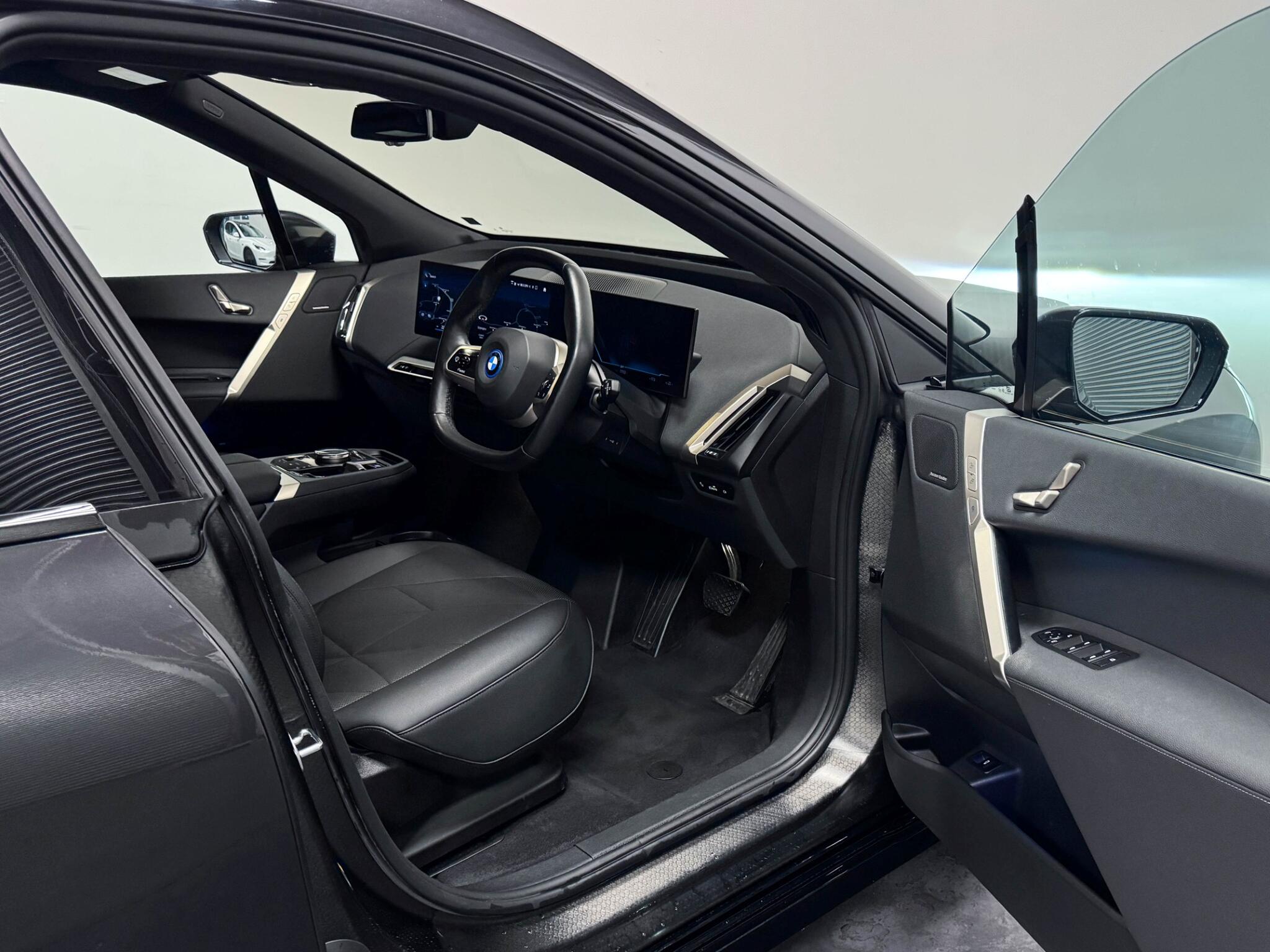 BMW Ix view 36