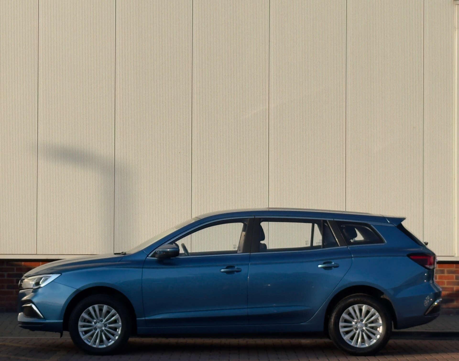 MG MG5 view 9