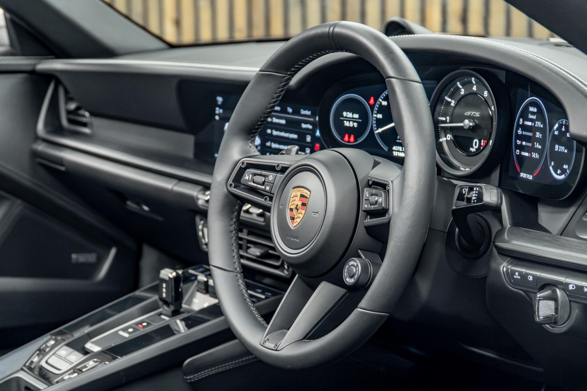 Porsche 911 view 29