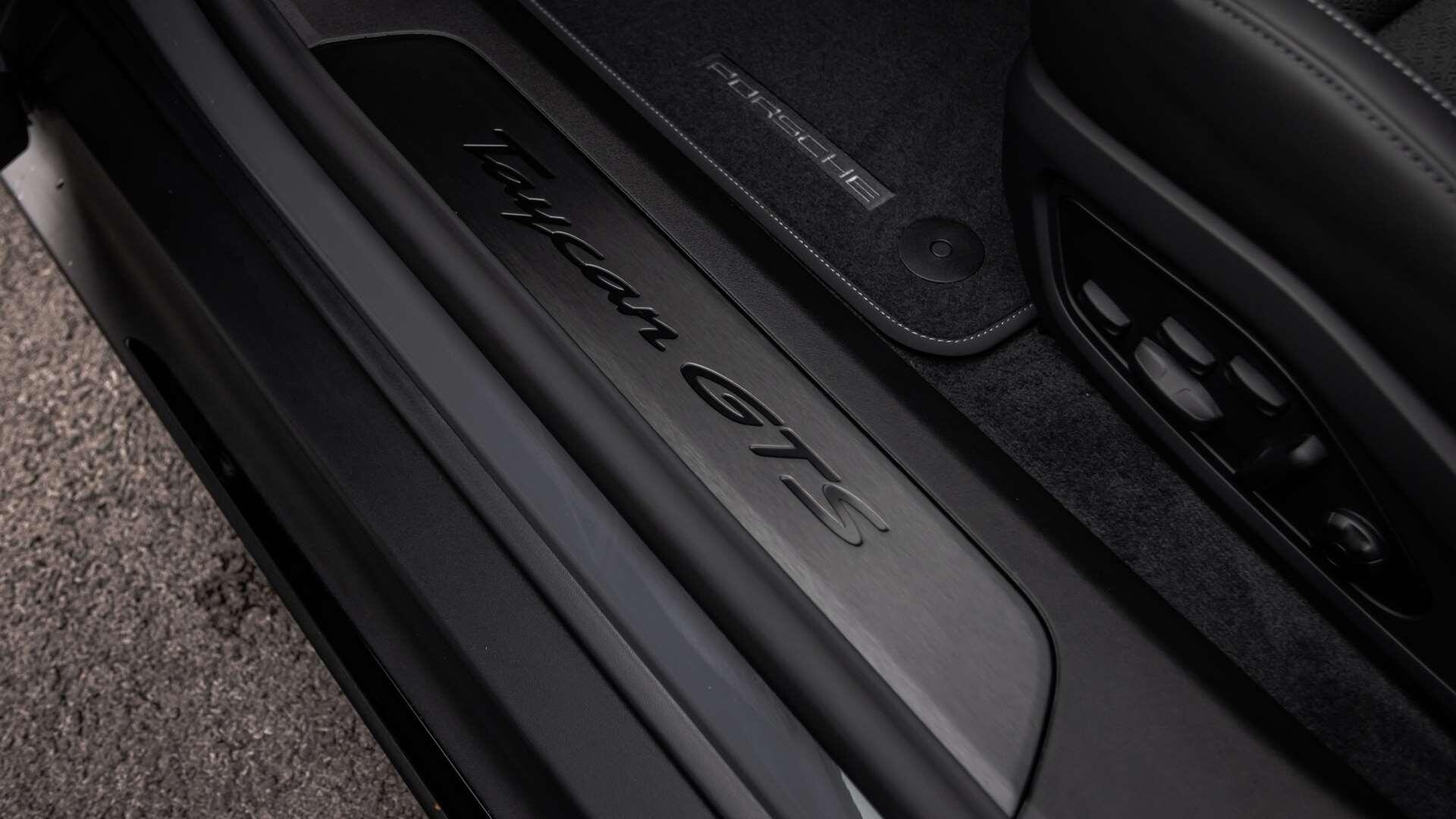 Porsche Taycan view 34