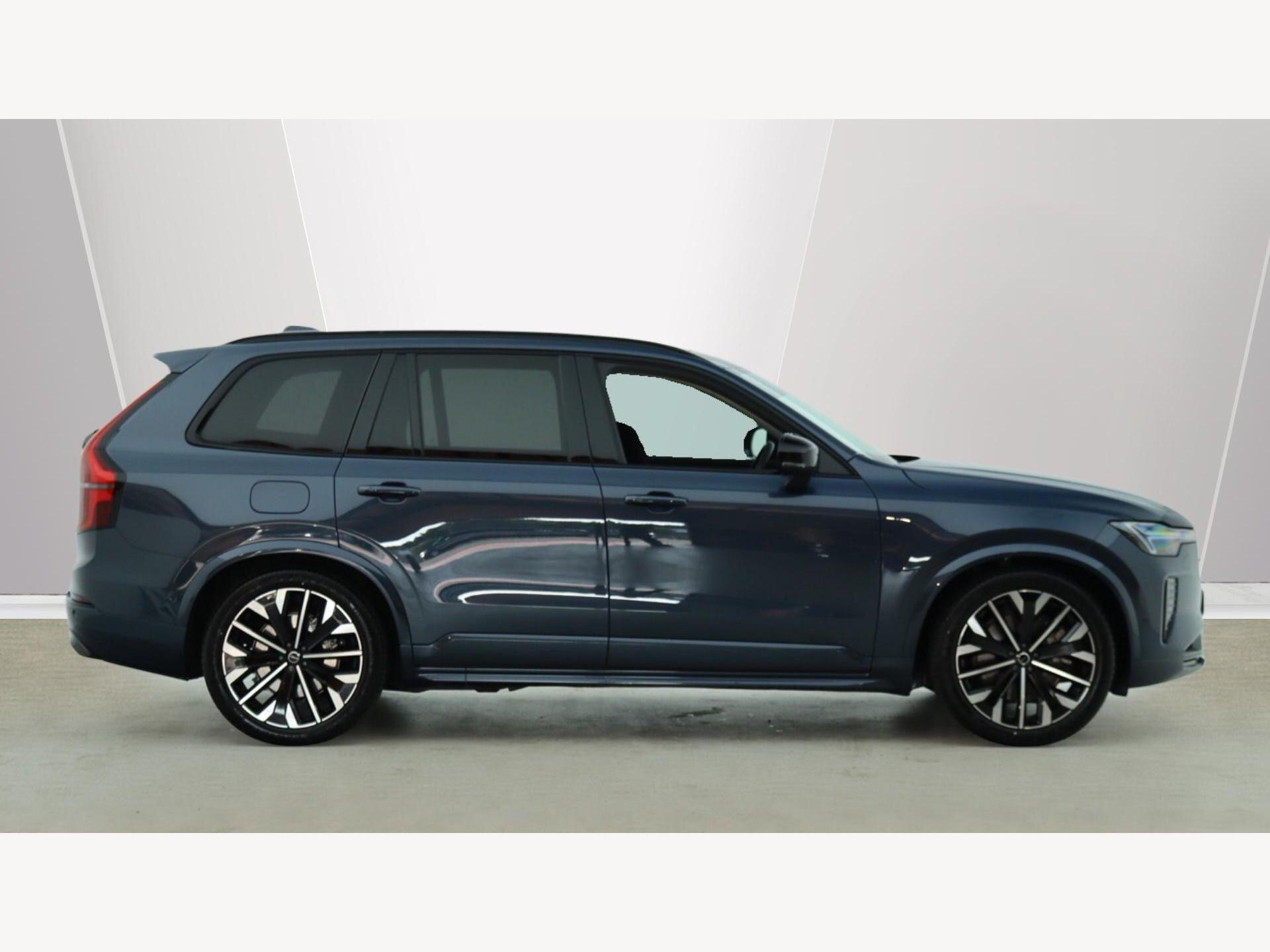 Volvo XC90 view 3
