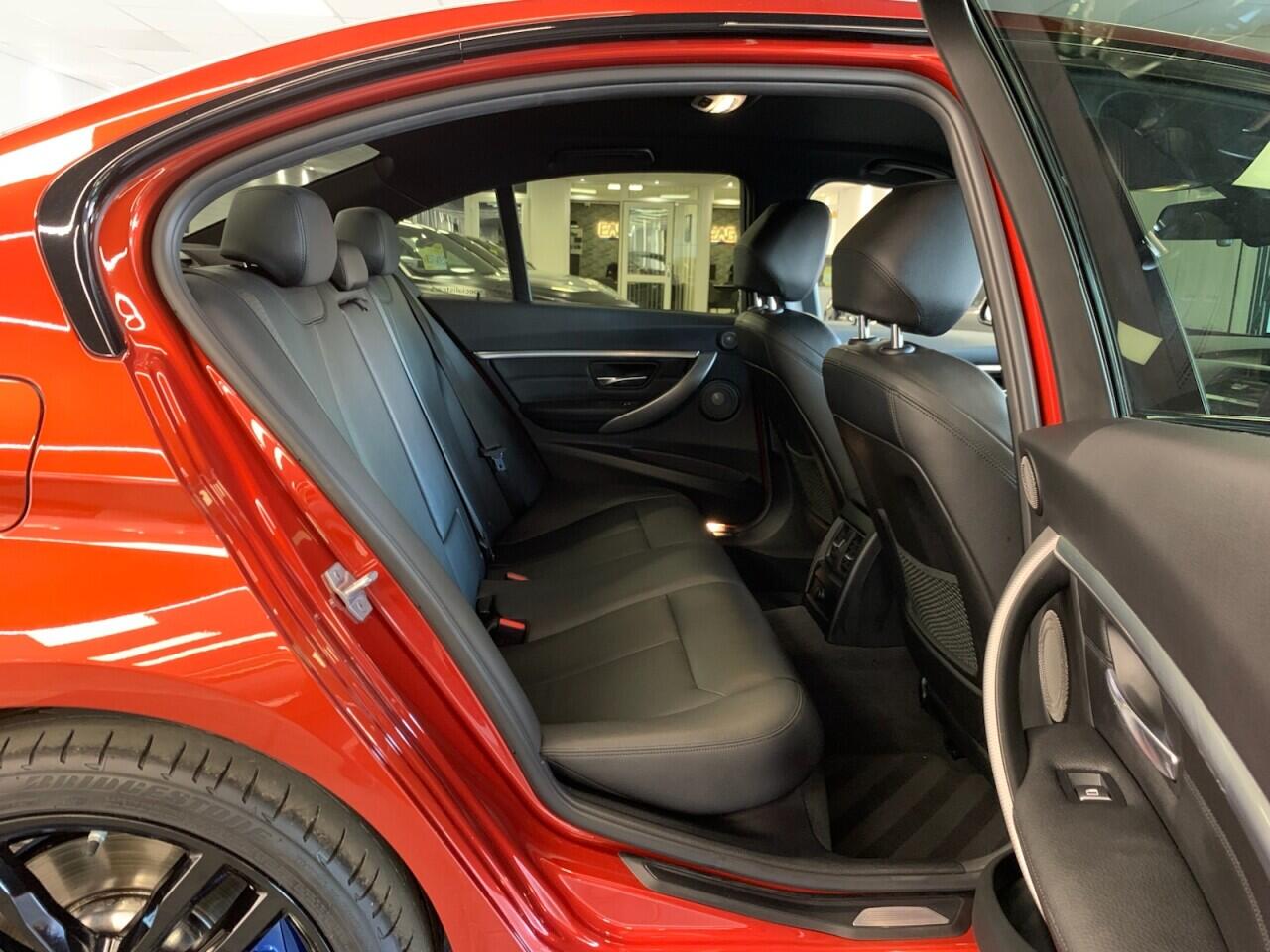 BMW 3 Series view 23