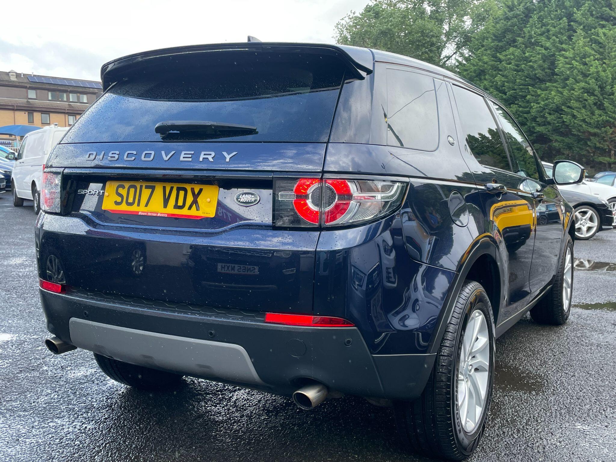 Land Rover Discovery Sport view 13
