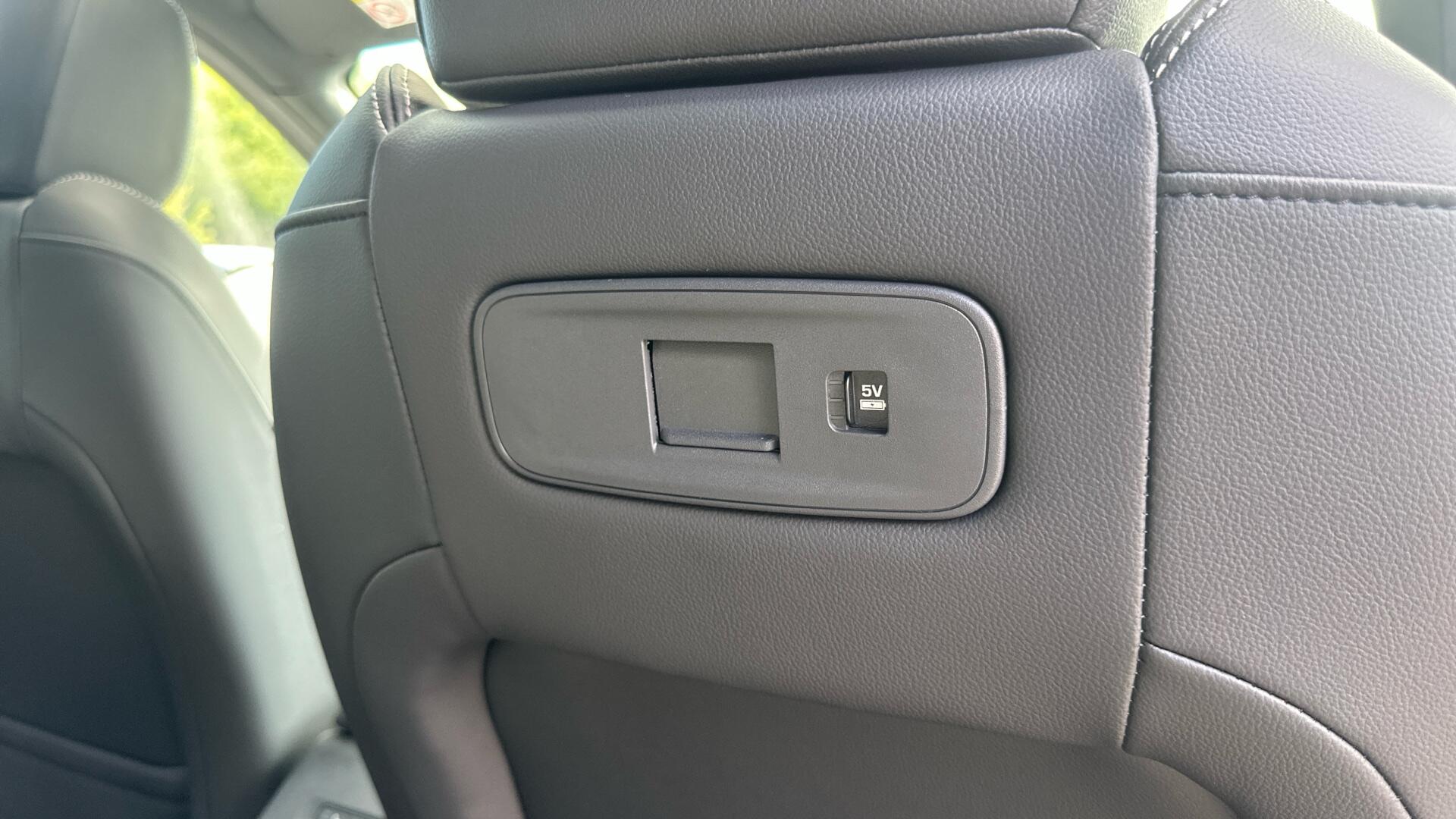 Land Rover Discovery Sport view 30