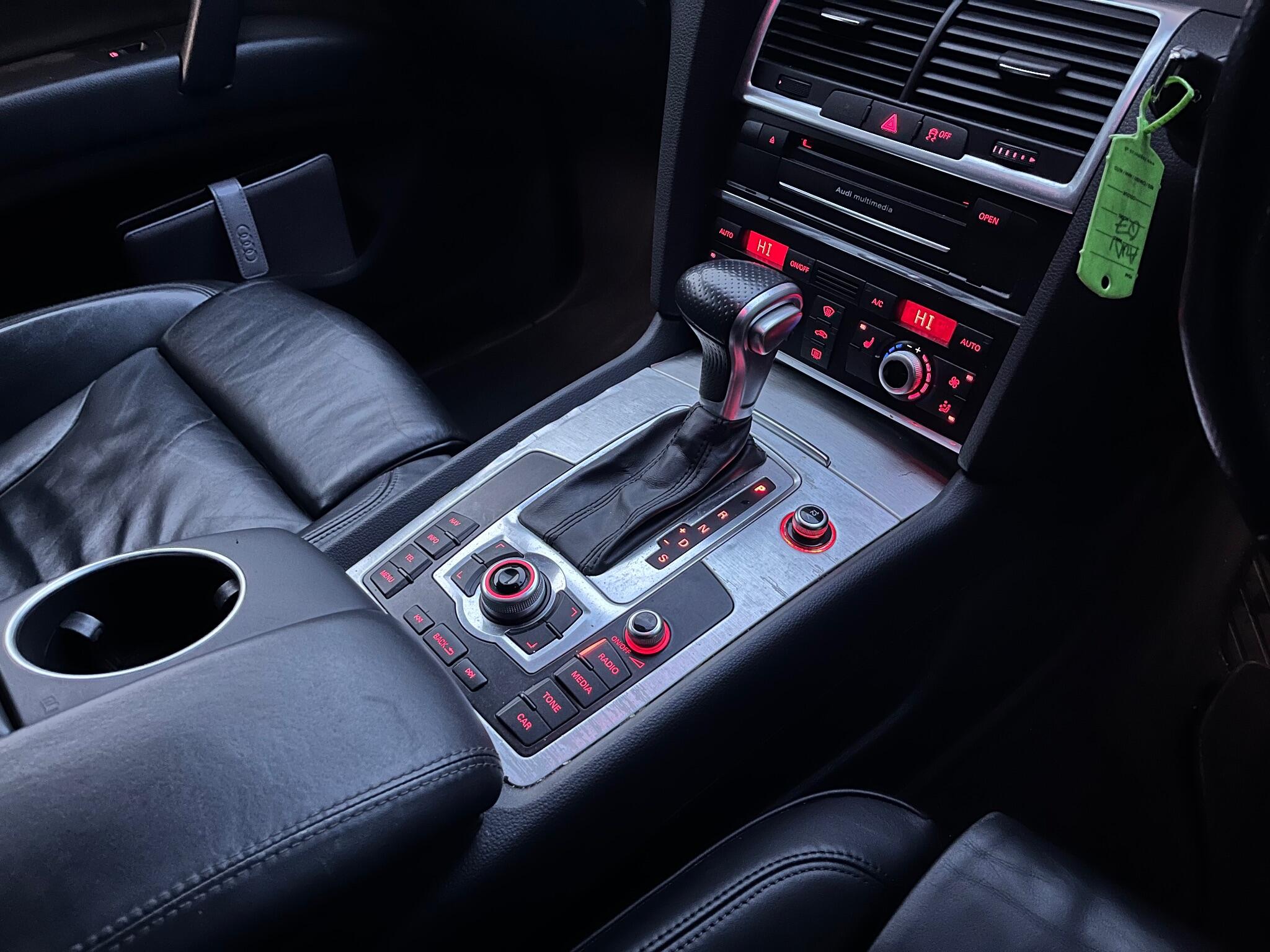 Audi Q7 view 27