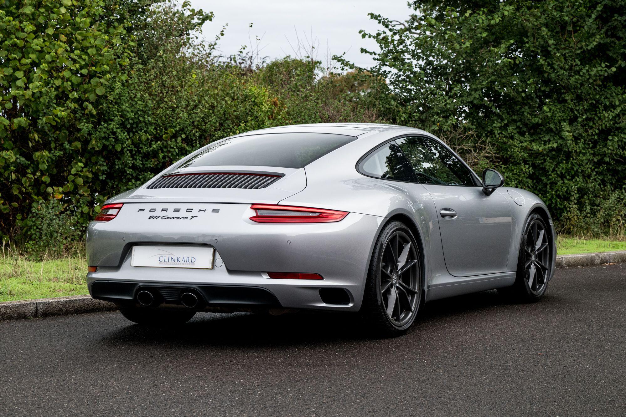 Porsche 911 view 7