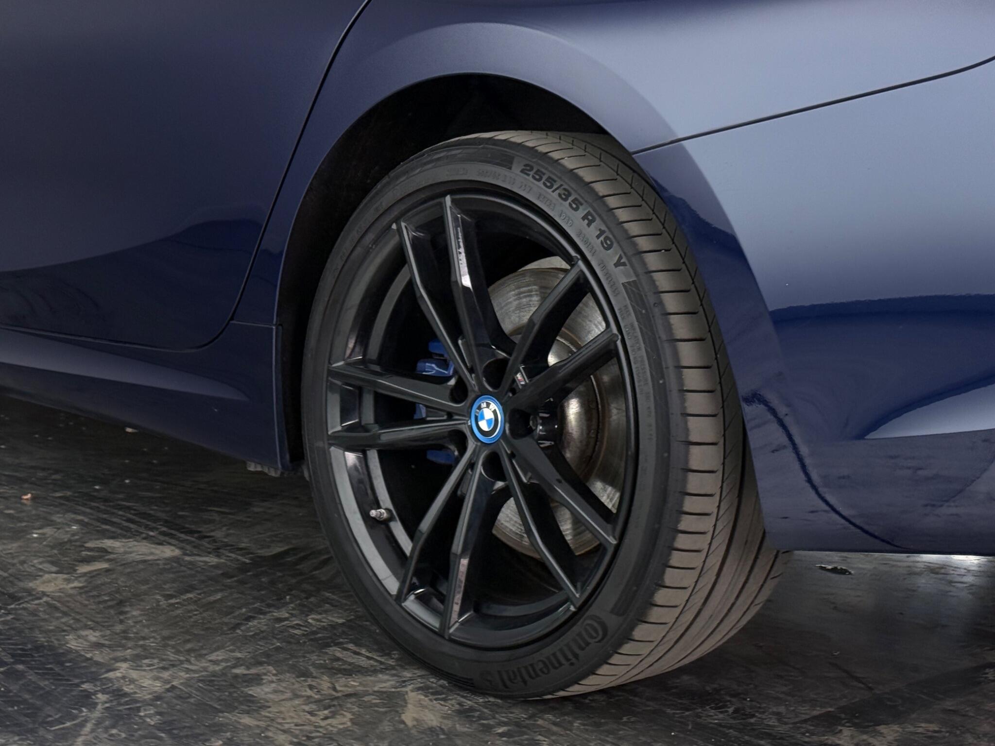 BMW 3 Series view 8