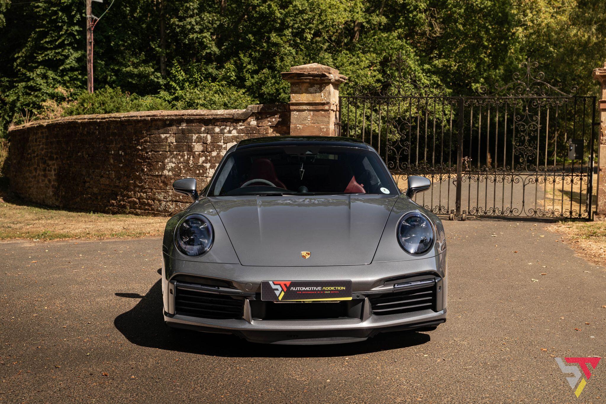 Porsche 911 view 8