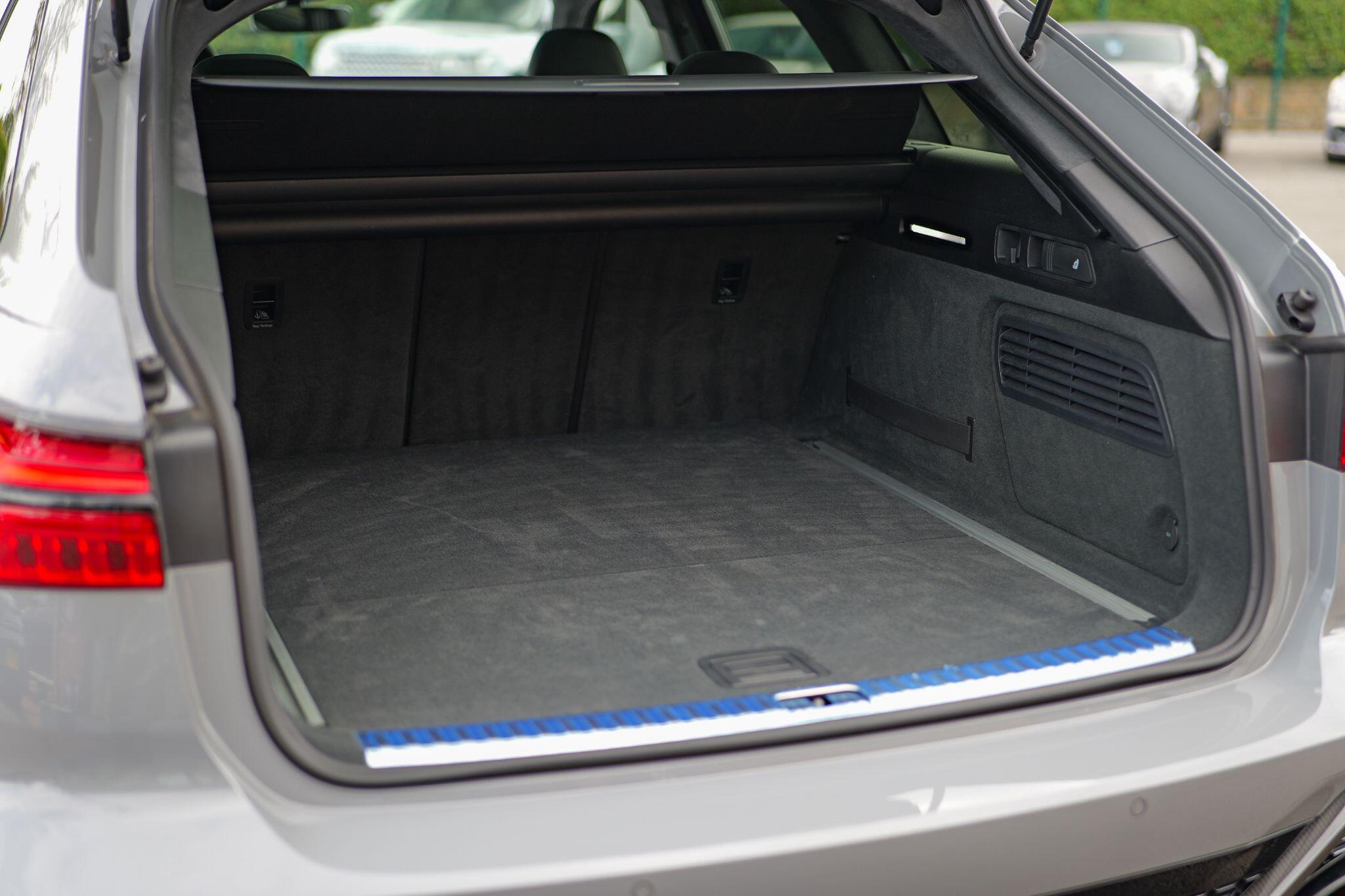 Audi RS6 Avant view 35