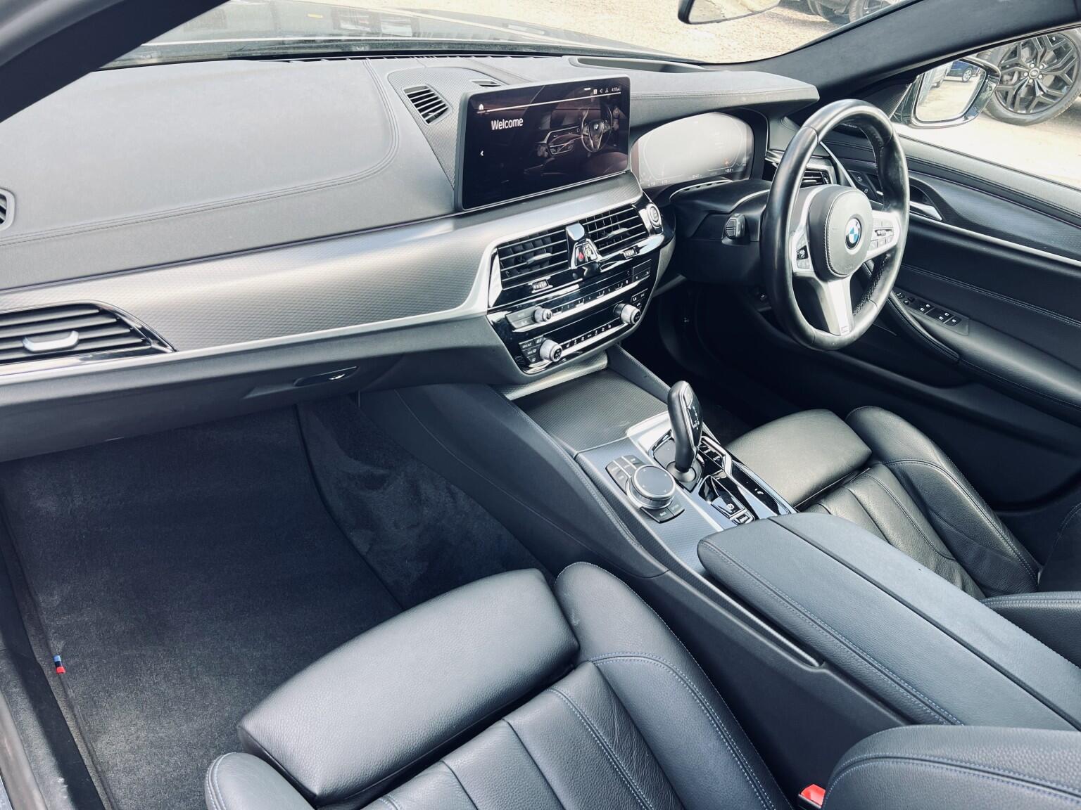 BMW 5 Series view 24