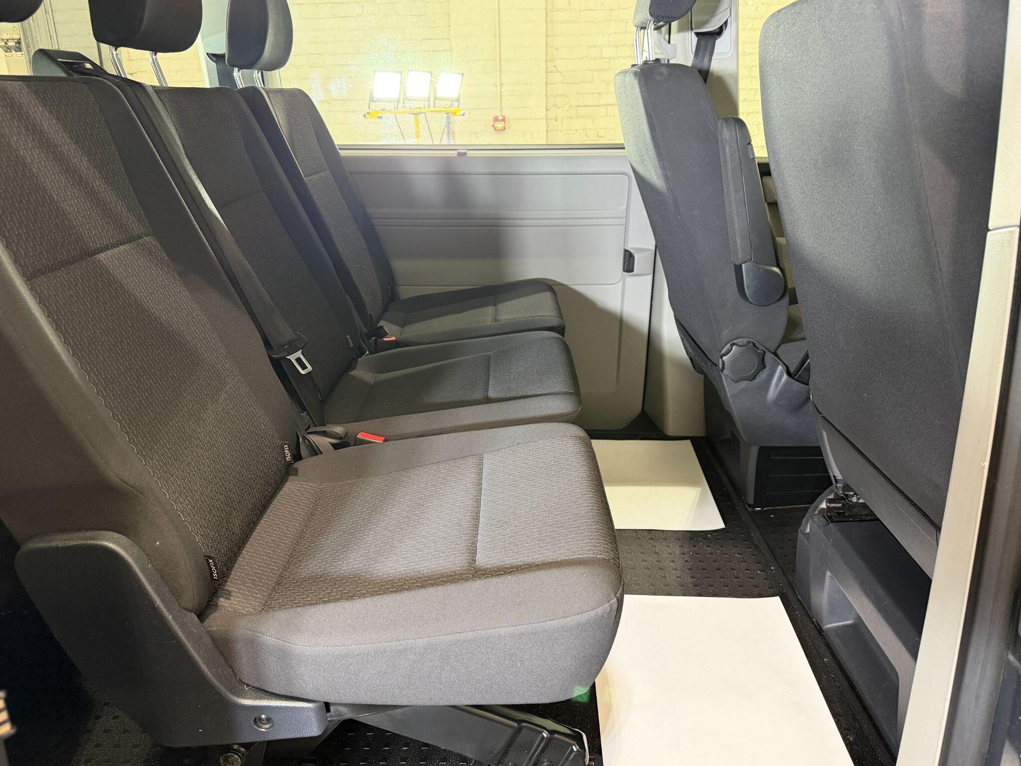 Volkswagen Transporter view 19
