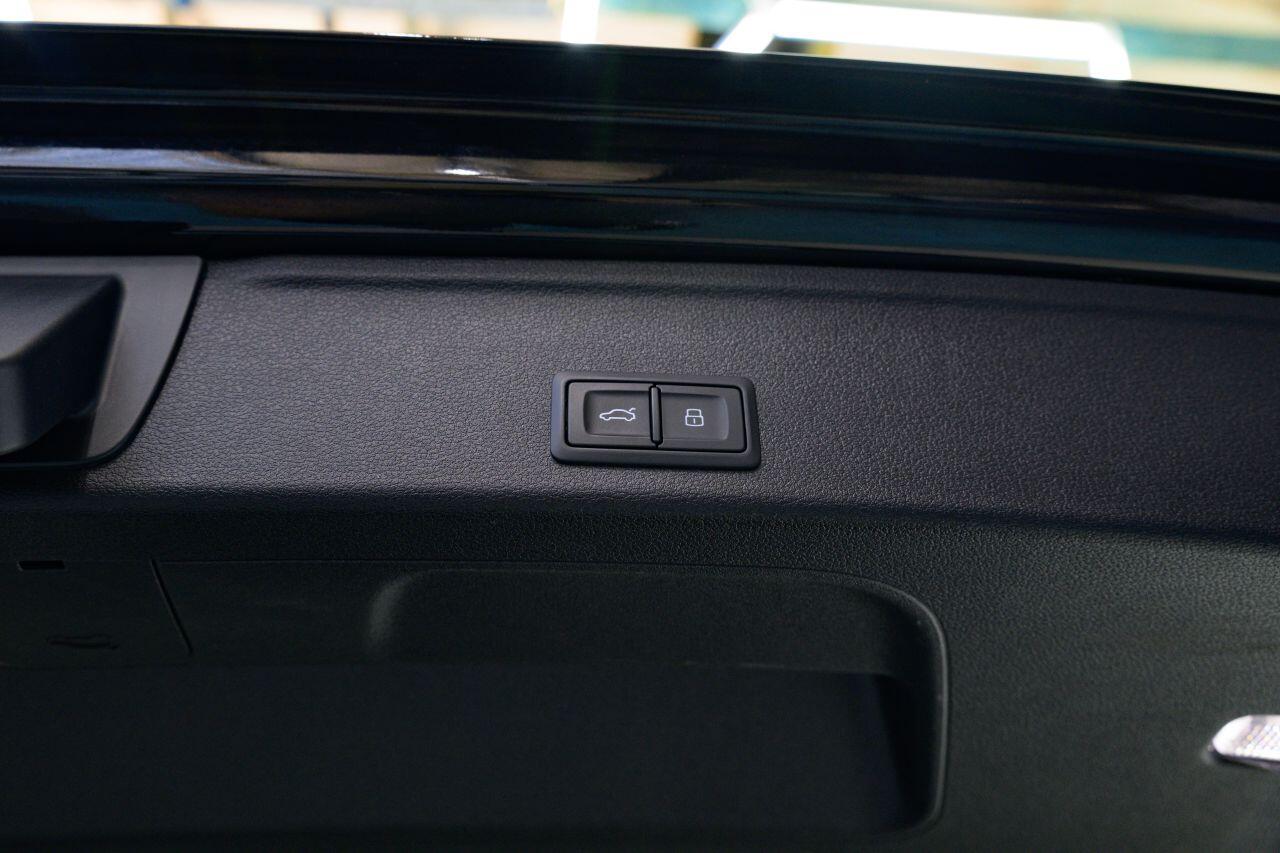Audi RS4 view 22