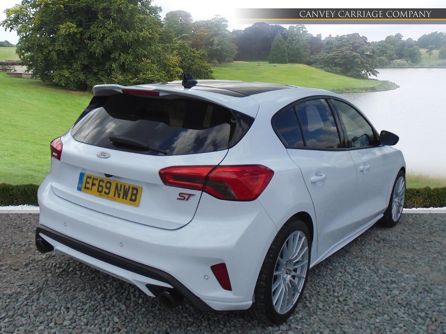 Ford Focus view 3