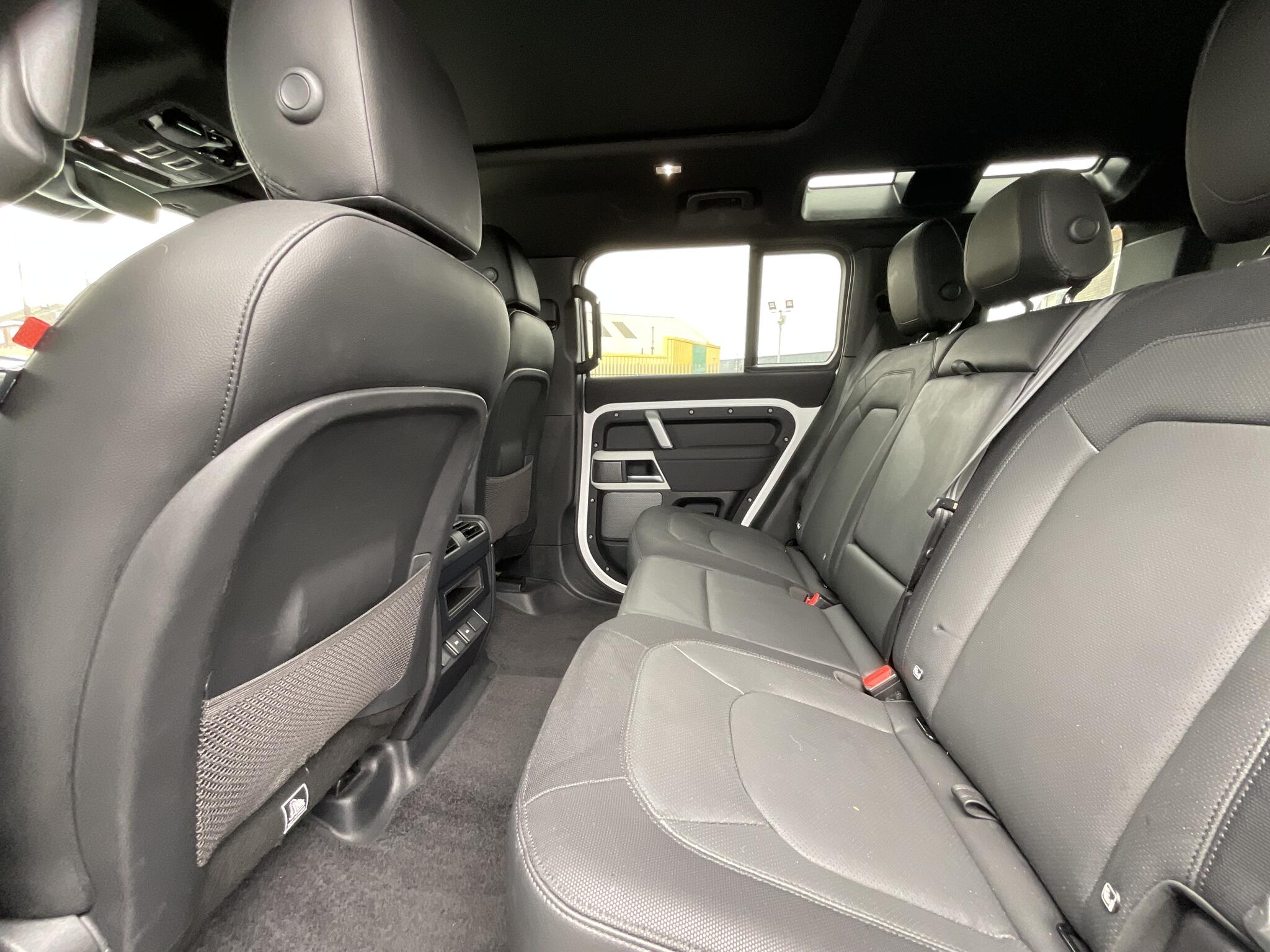 Land Rover Defender 110 view 15