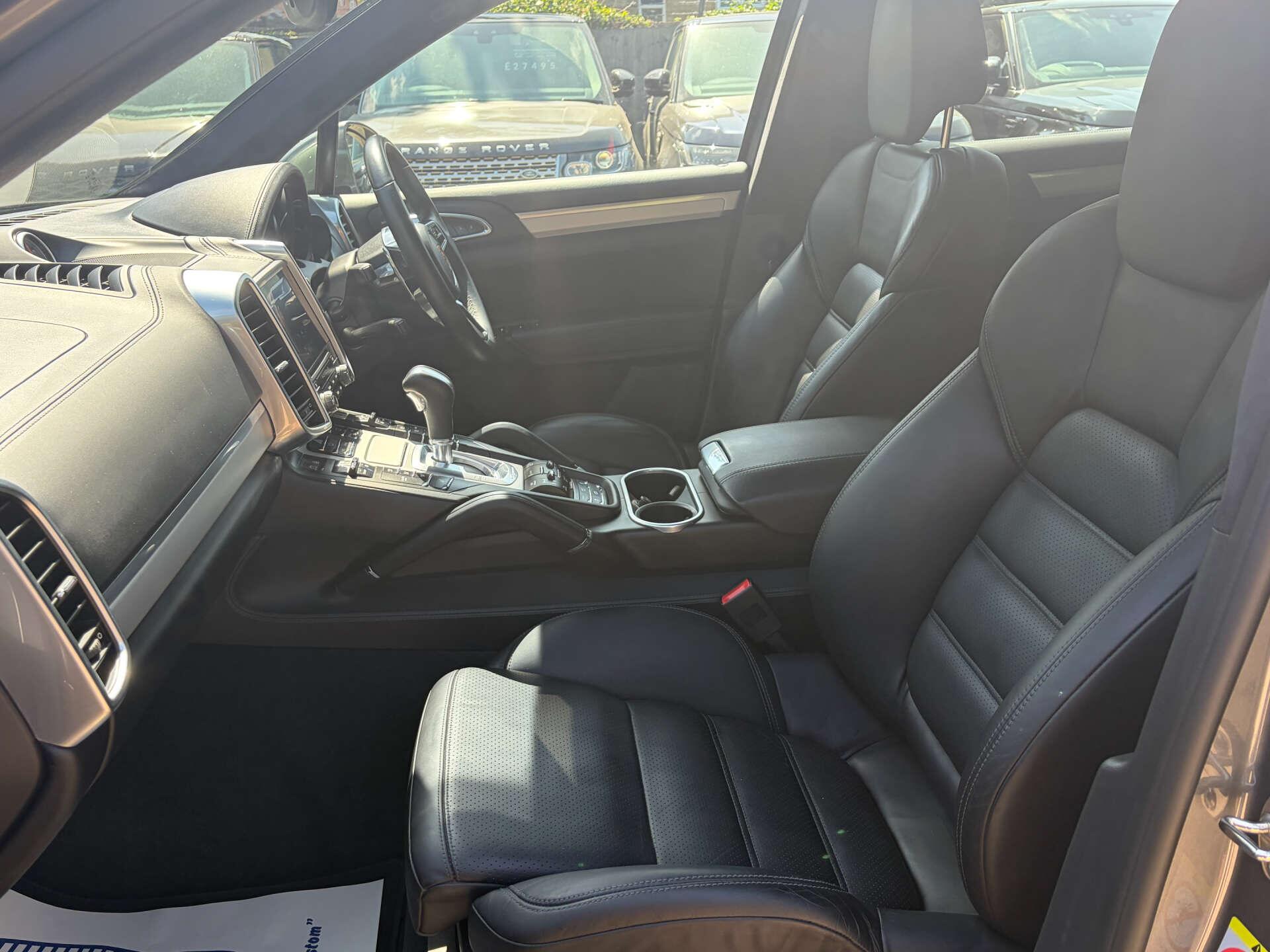 Porsche Cayenne view 30