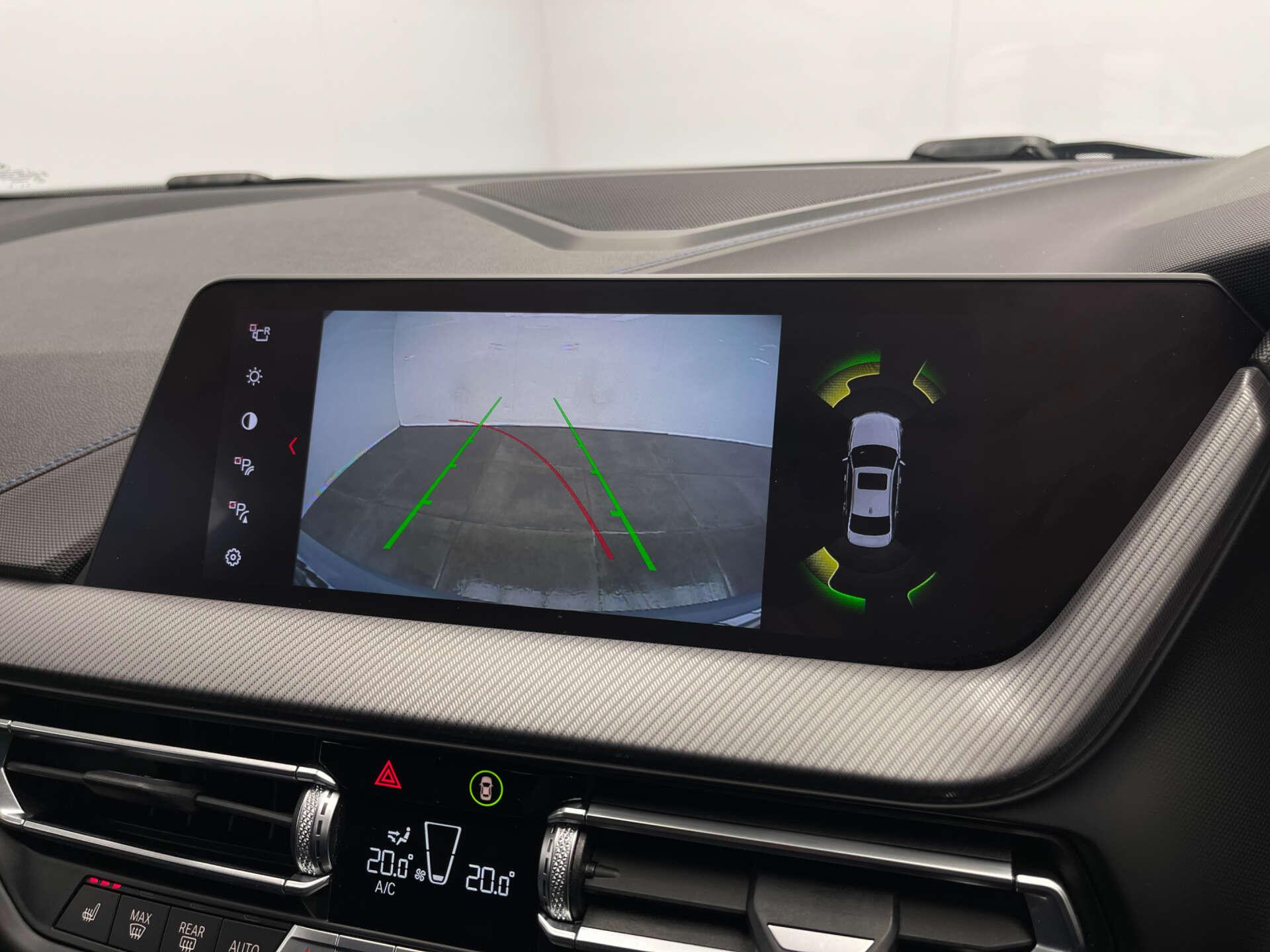 BMW 1 Series view 18