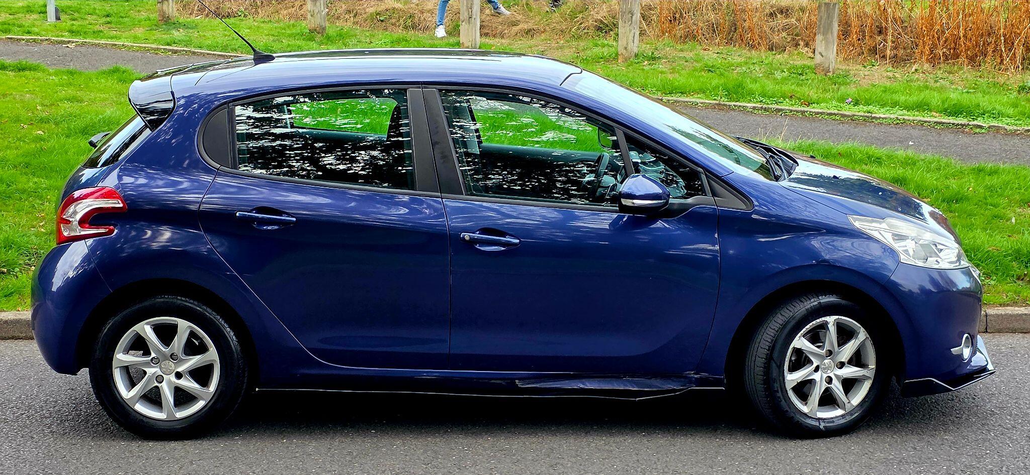Peugeot 208 view 10