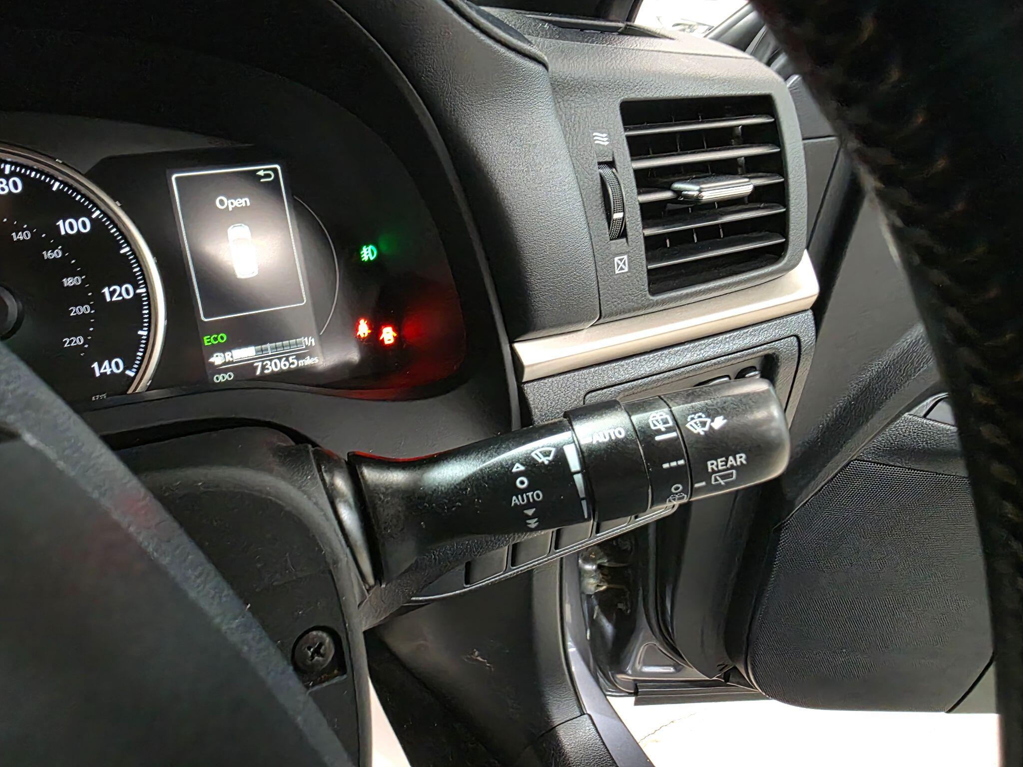 Lexus CT view 16