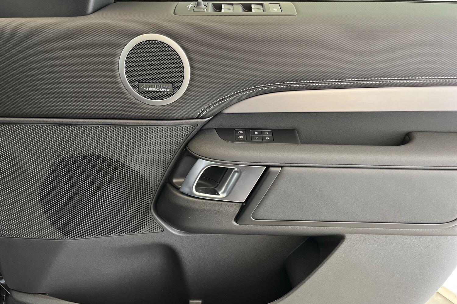 Land Rover Discovery view 18
