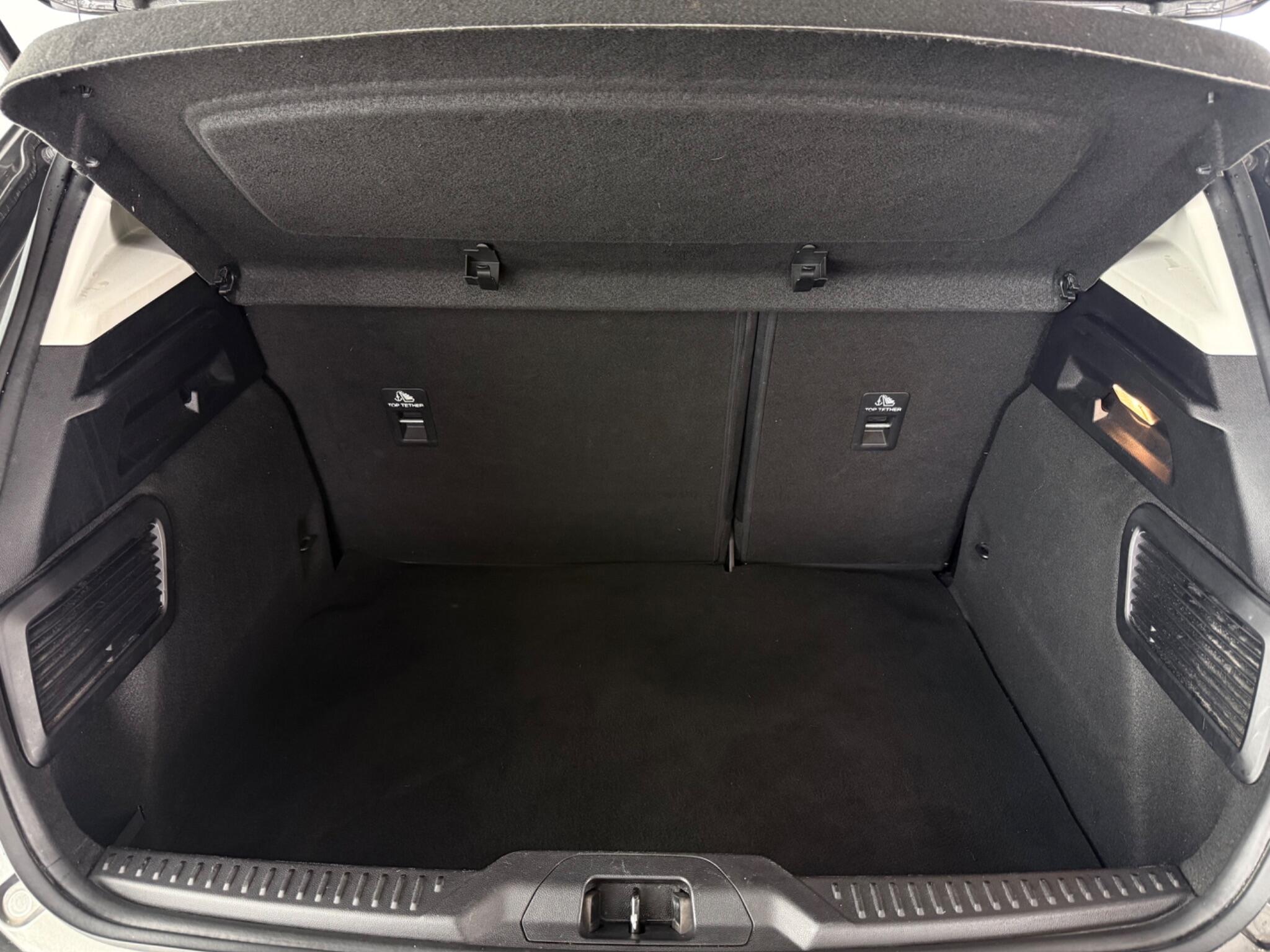 Ford Focus view 10