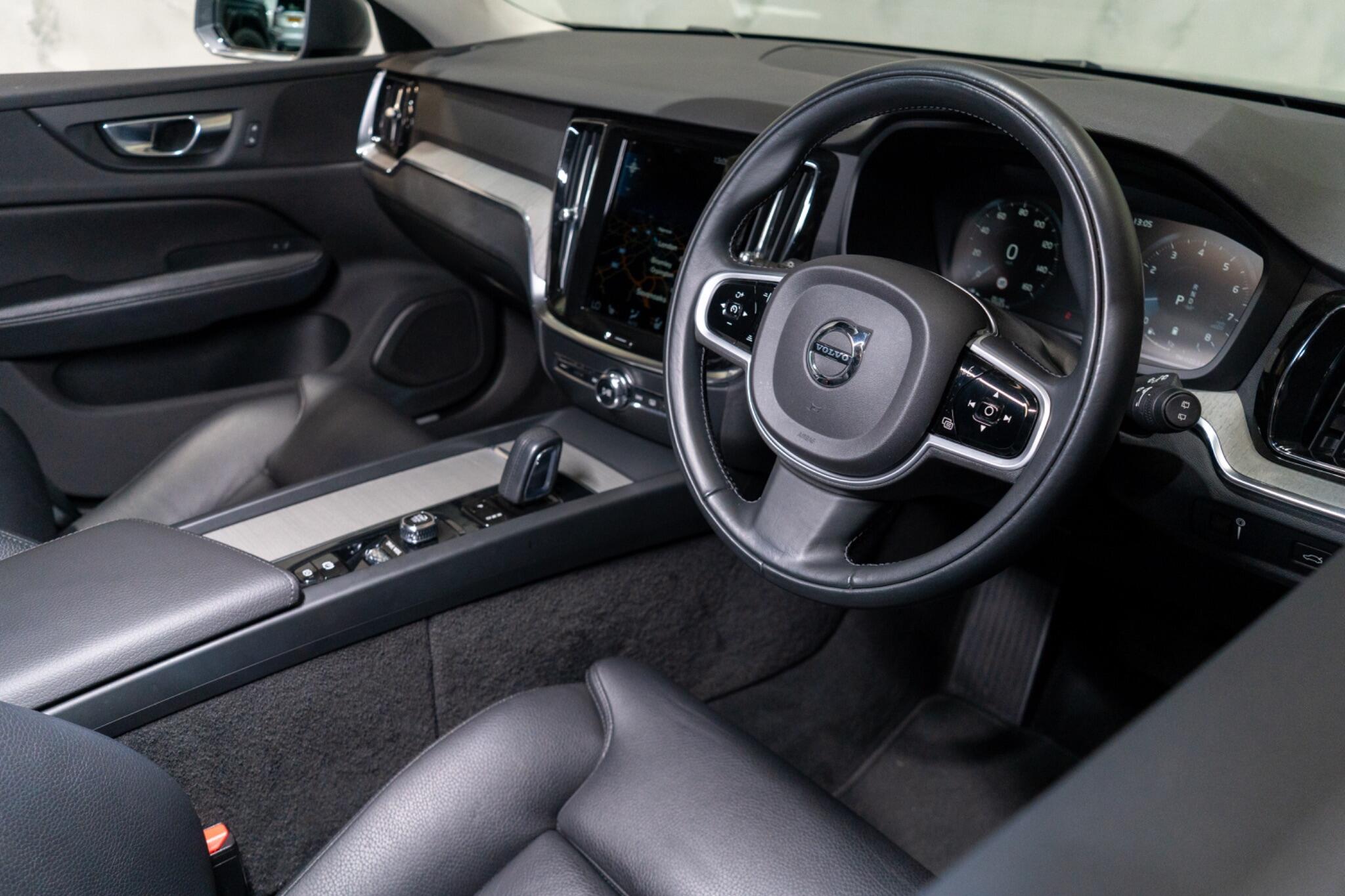 Volvo V60 Cross Country view 9