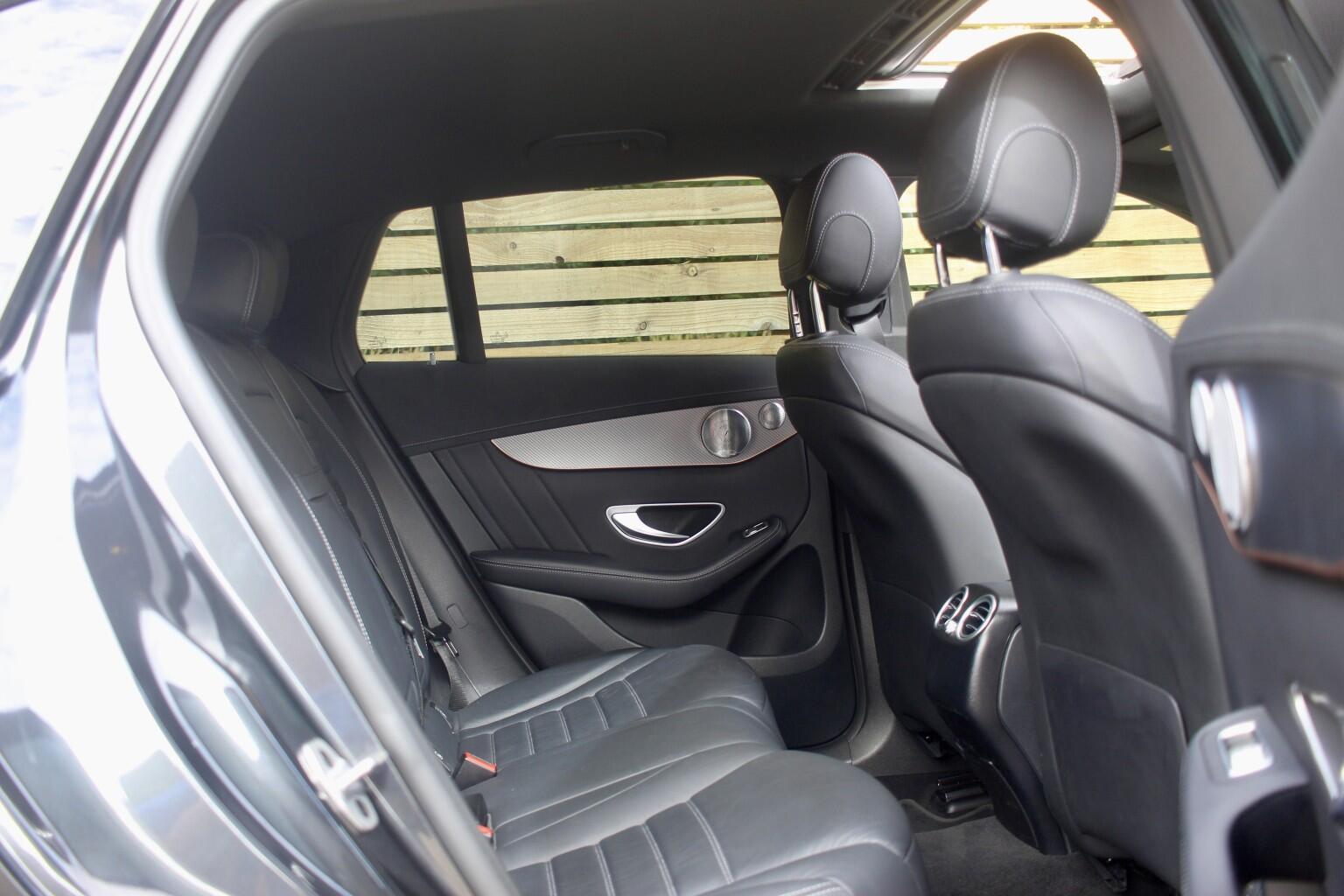 Mercedes-Benz Eqc view 12