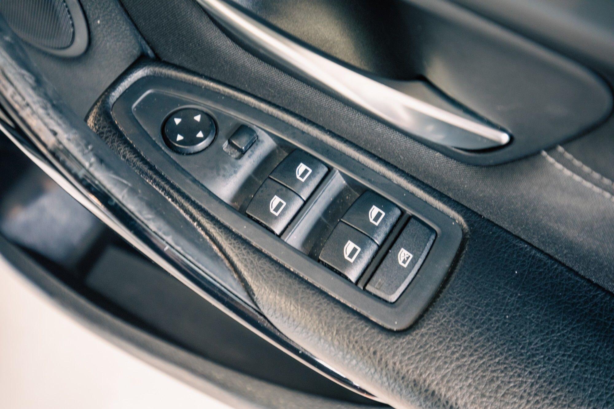 BMW 3 Series view 13