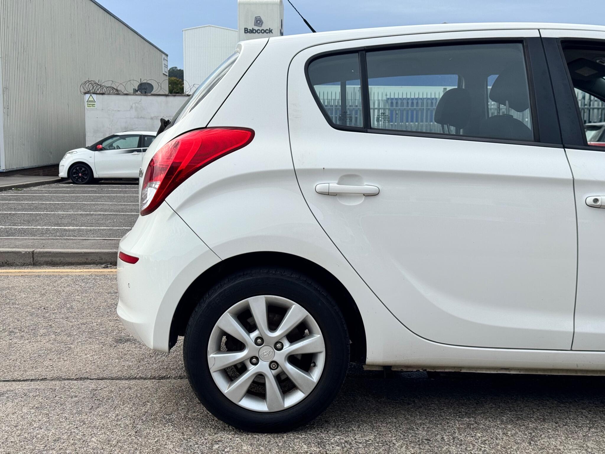 Hyundai i20 view 43