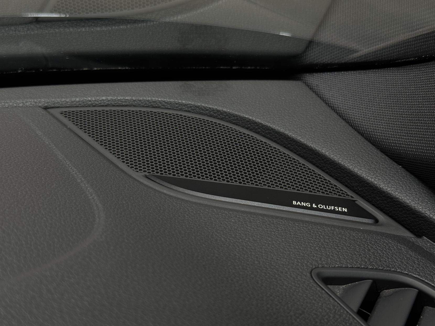 Audi S4 Avant view 42