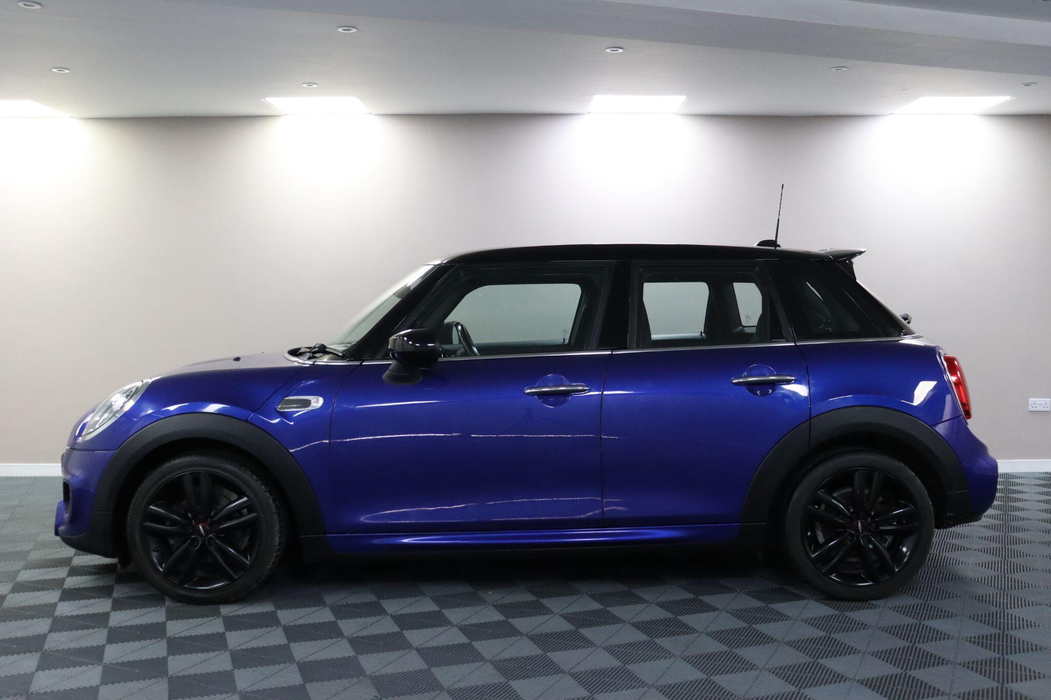 Mini Hatch view 18
