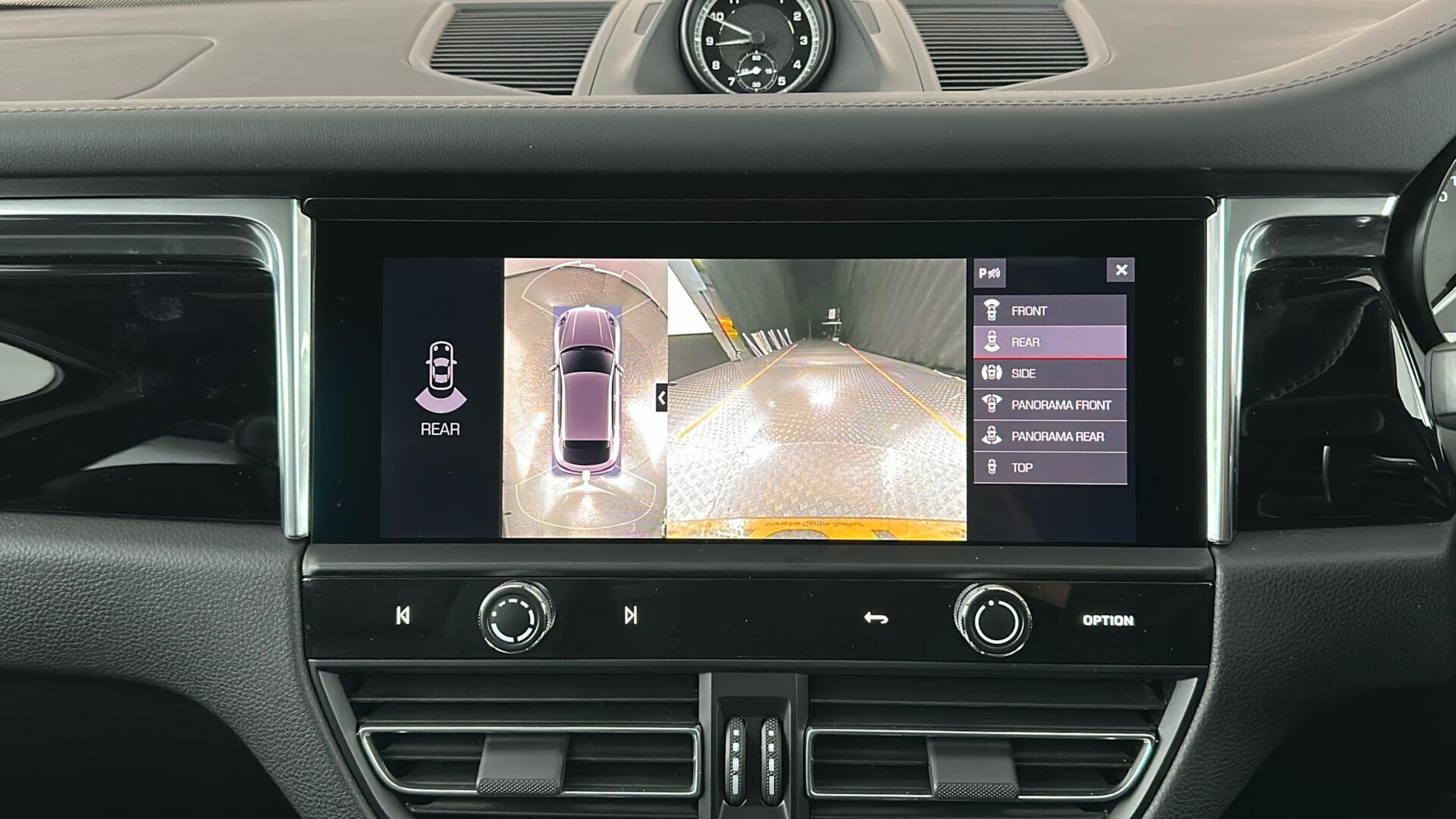 Porsche Macan view 17