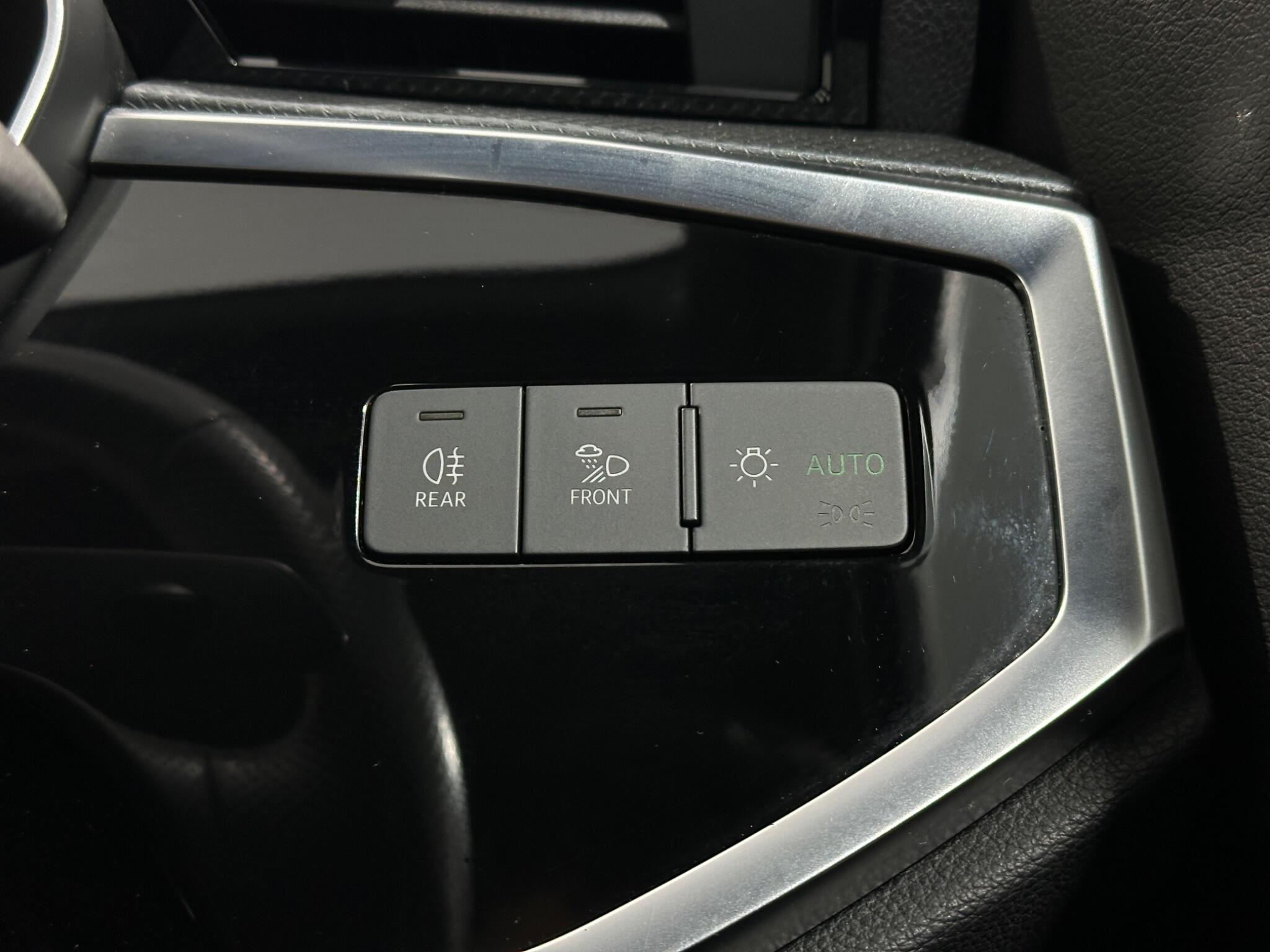 Audi Q3 view 18