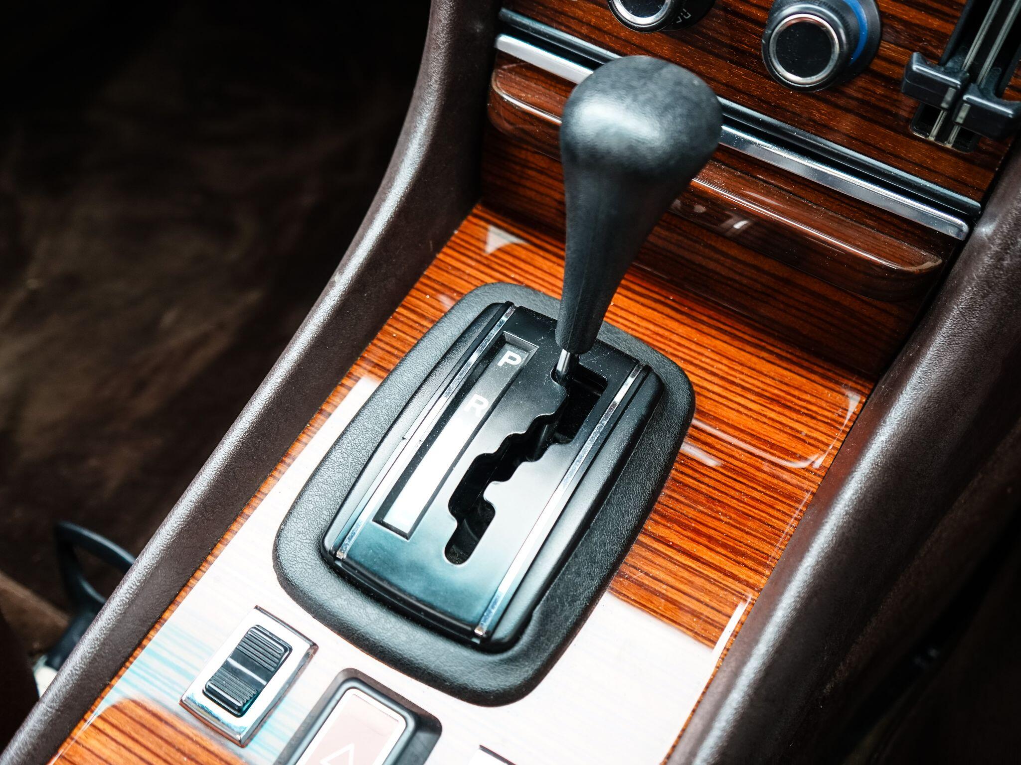 Mercedes-Benz 500 SL view 26
