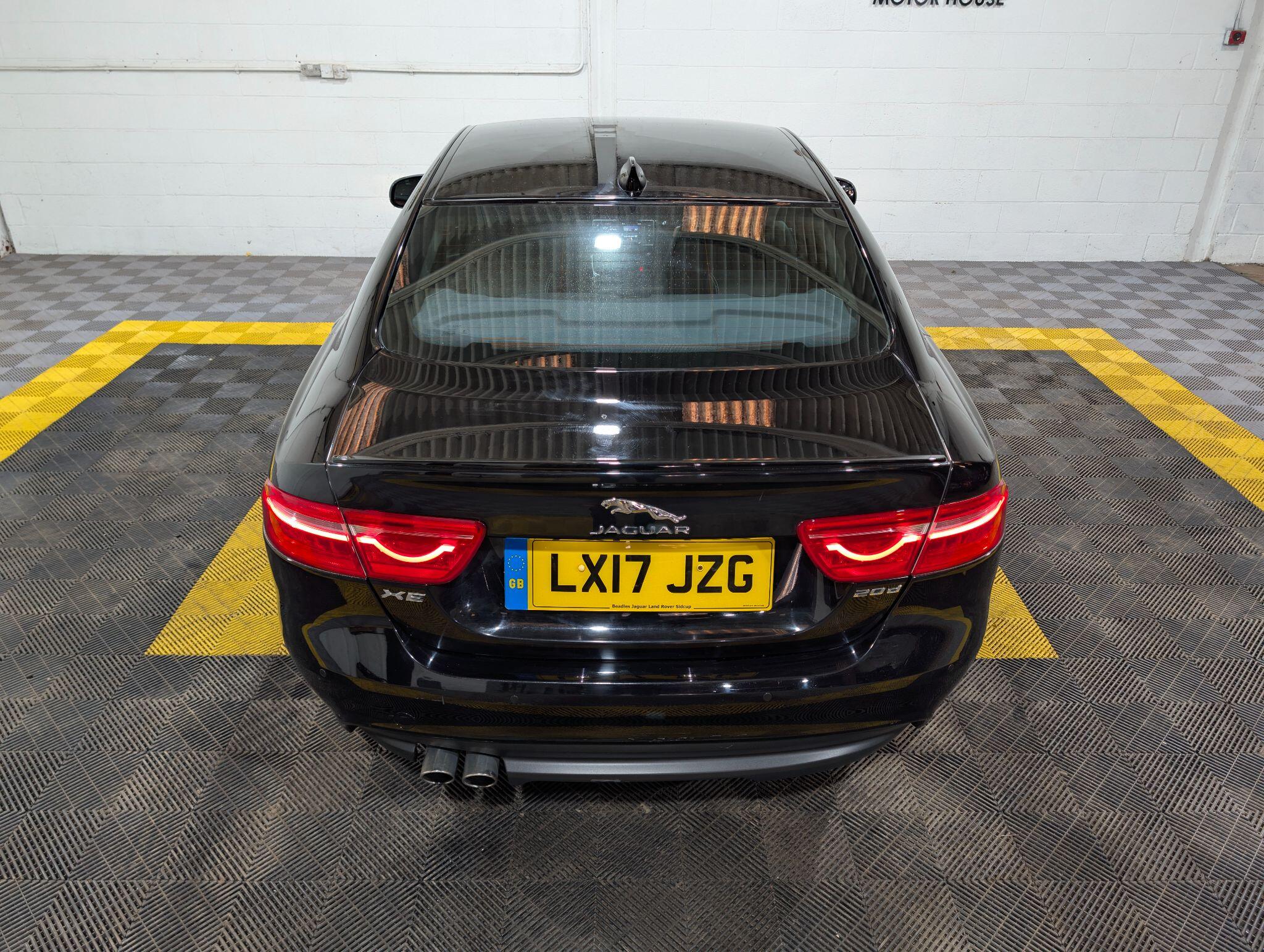 Jaguar Xe view 76