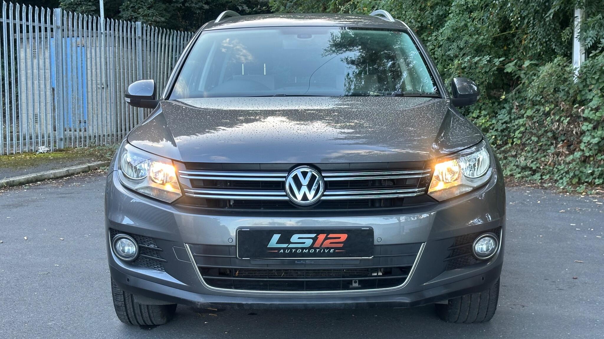Volkswagen Tiguan view 2
