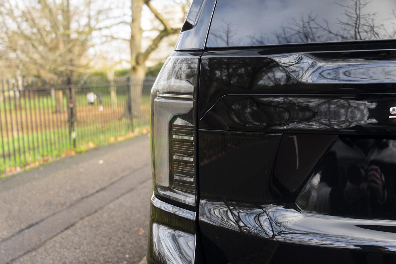 Chevrolet Suburban view 25