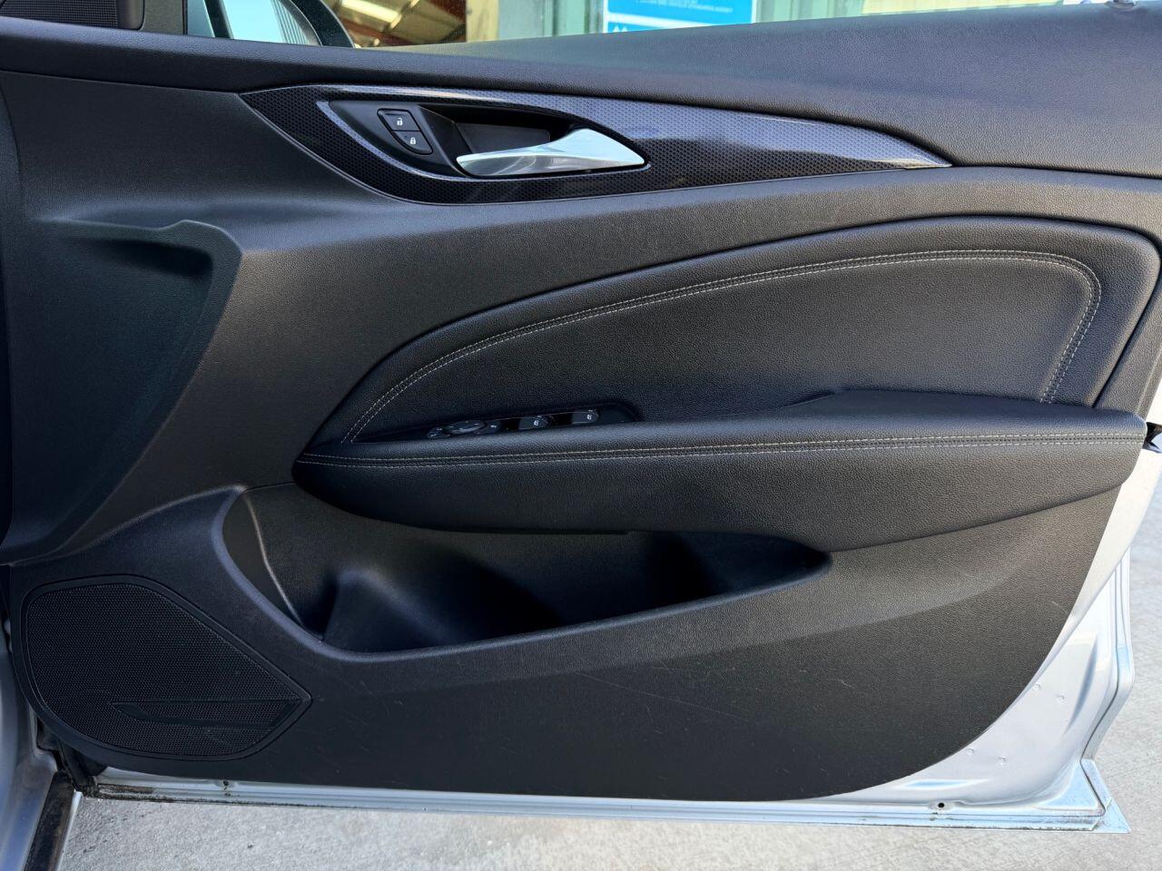 Vauxhall Insignia view 16