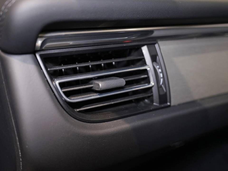 Porsche Macan view 33