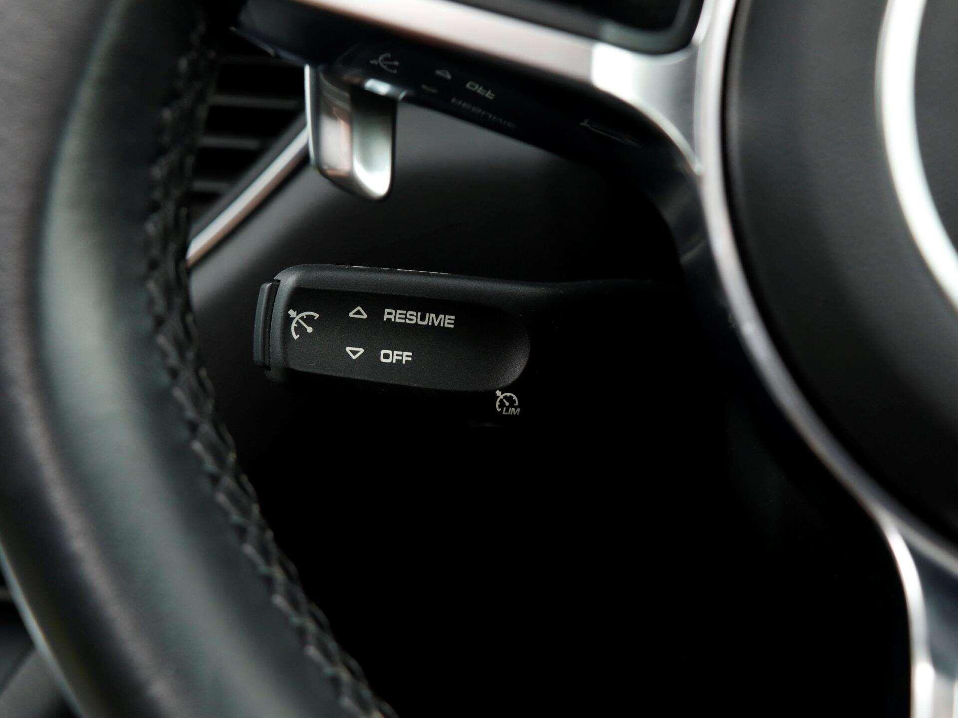 Porsche Macan view 19