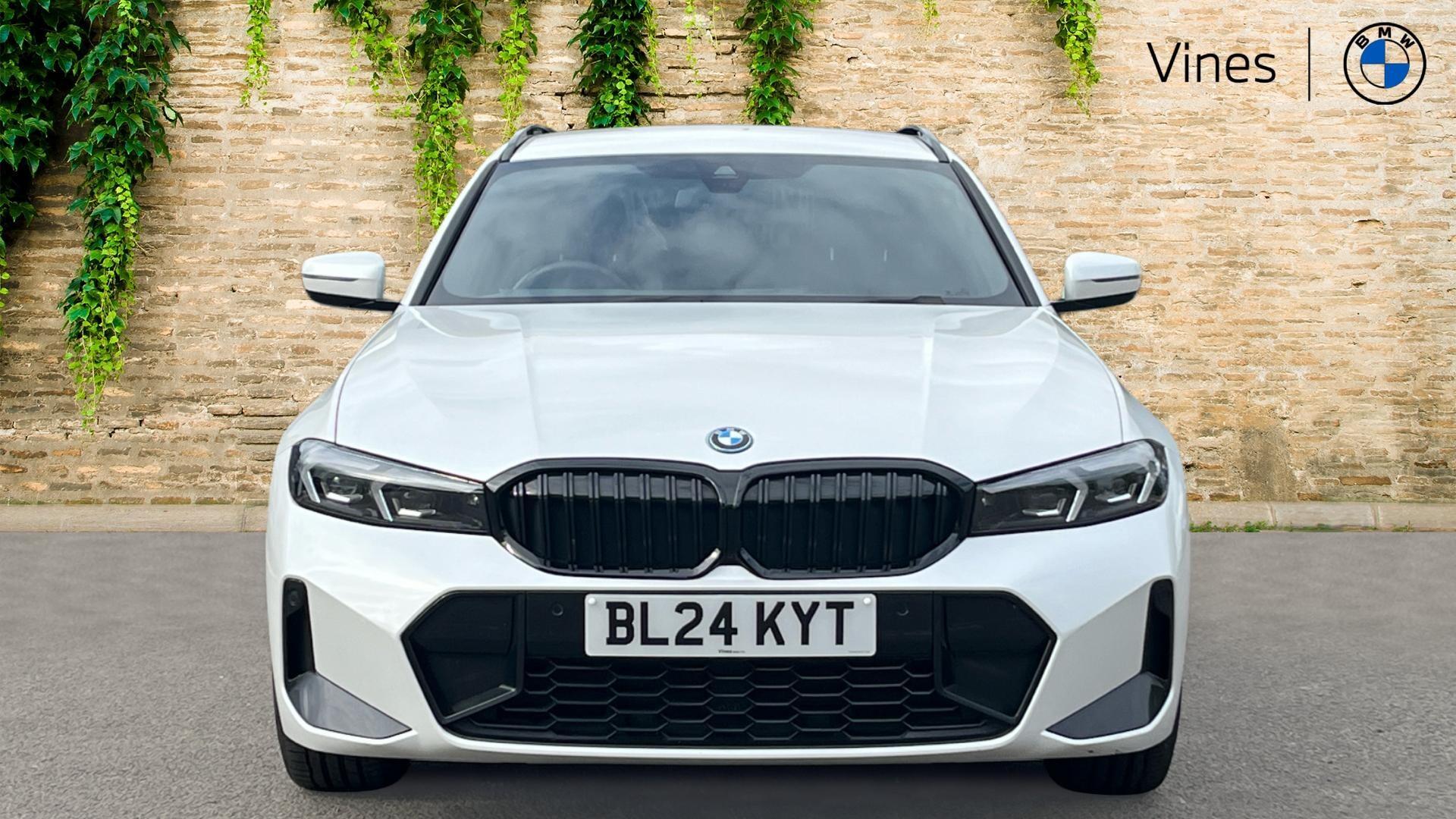 BMW 3 Series view 16
