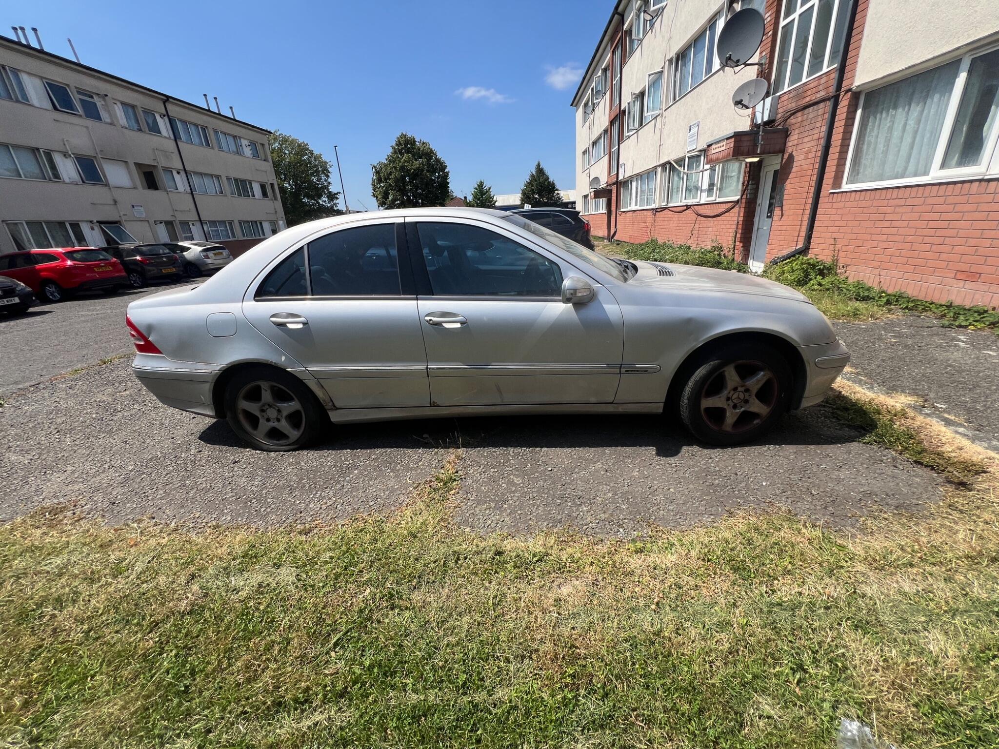 Mercedes-Benz C Class view 4