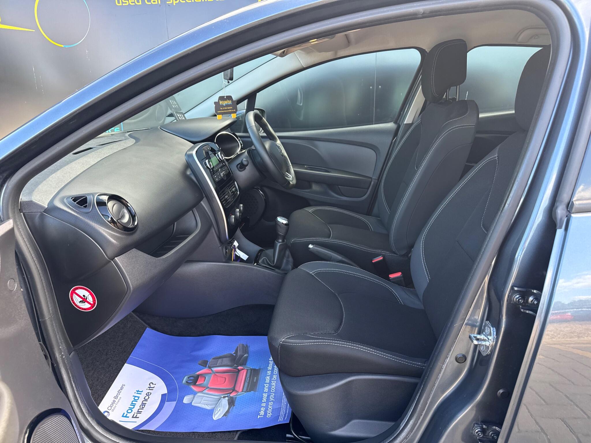 Renault Clio view 21