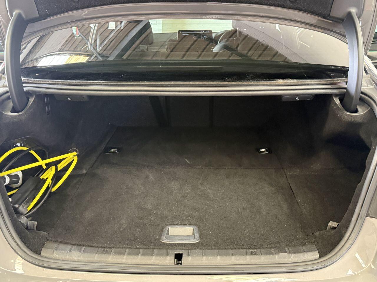 BMW 5 Series view 17